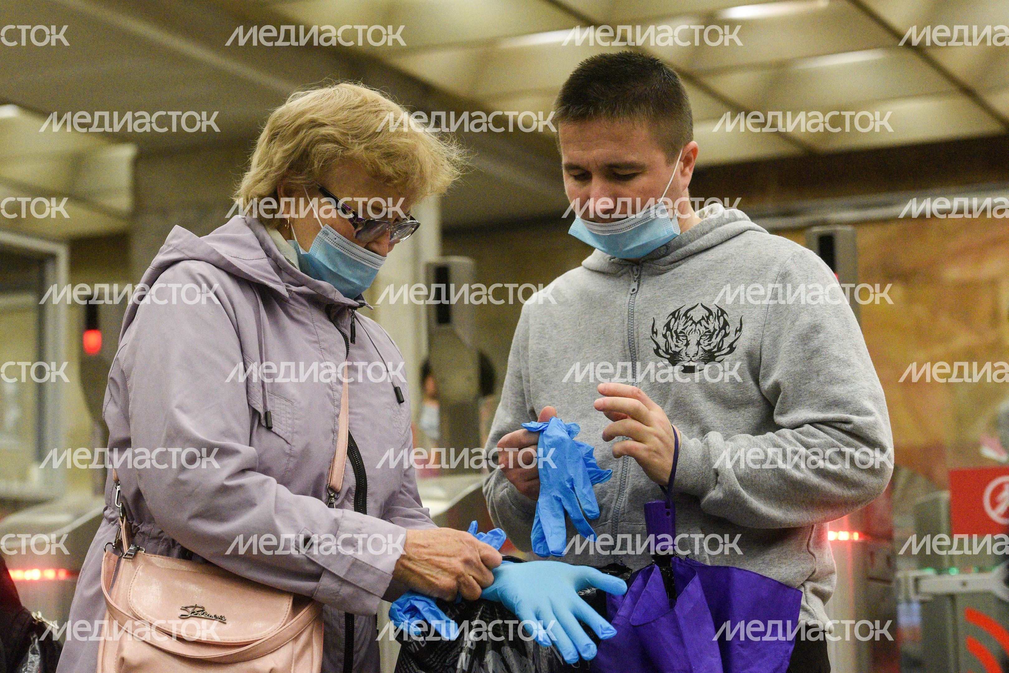 Проверки соблюдения масочно-перчаточного режима в общественном транспорте в Москве