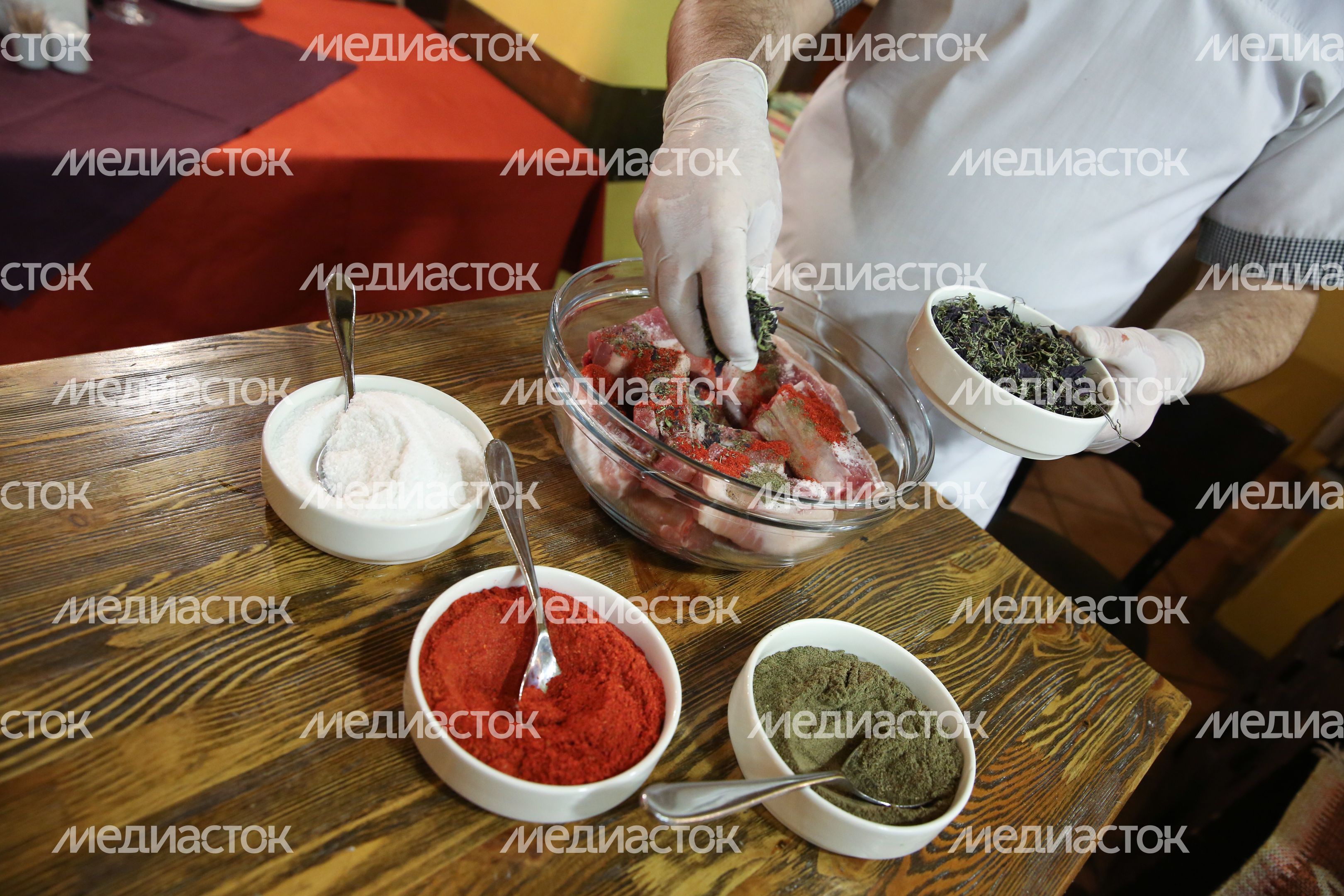 Приготовление свиного шашлыка