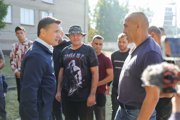 Андрей Воробьев проверил работу пункта отбора на военную службу по контракту в Балашихе