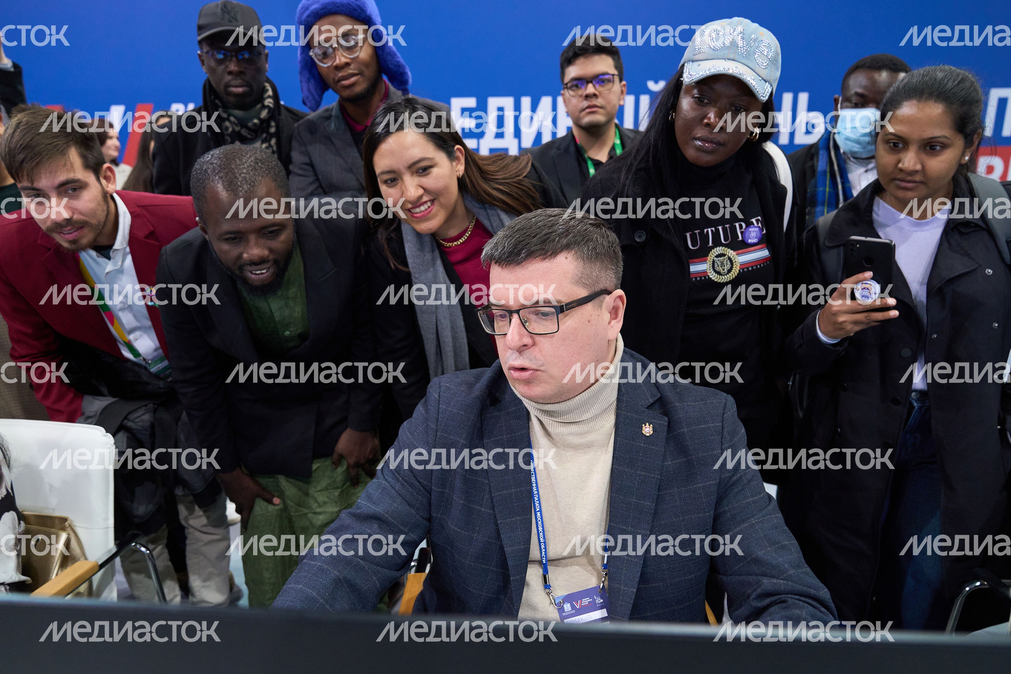Иностранной молодёжи показали, как проходят выборы президента в Подмосковье