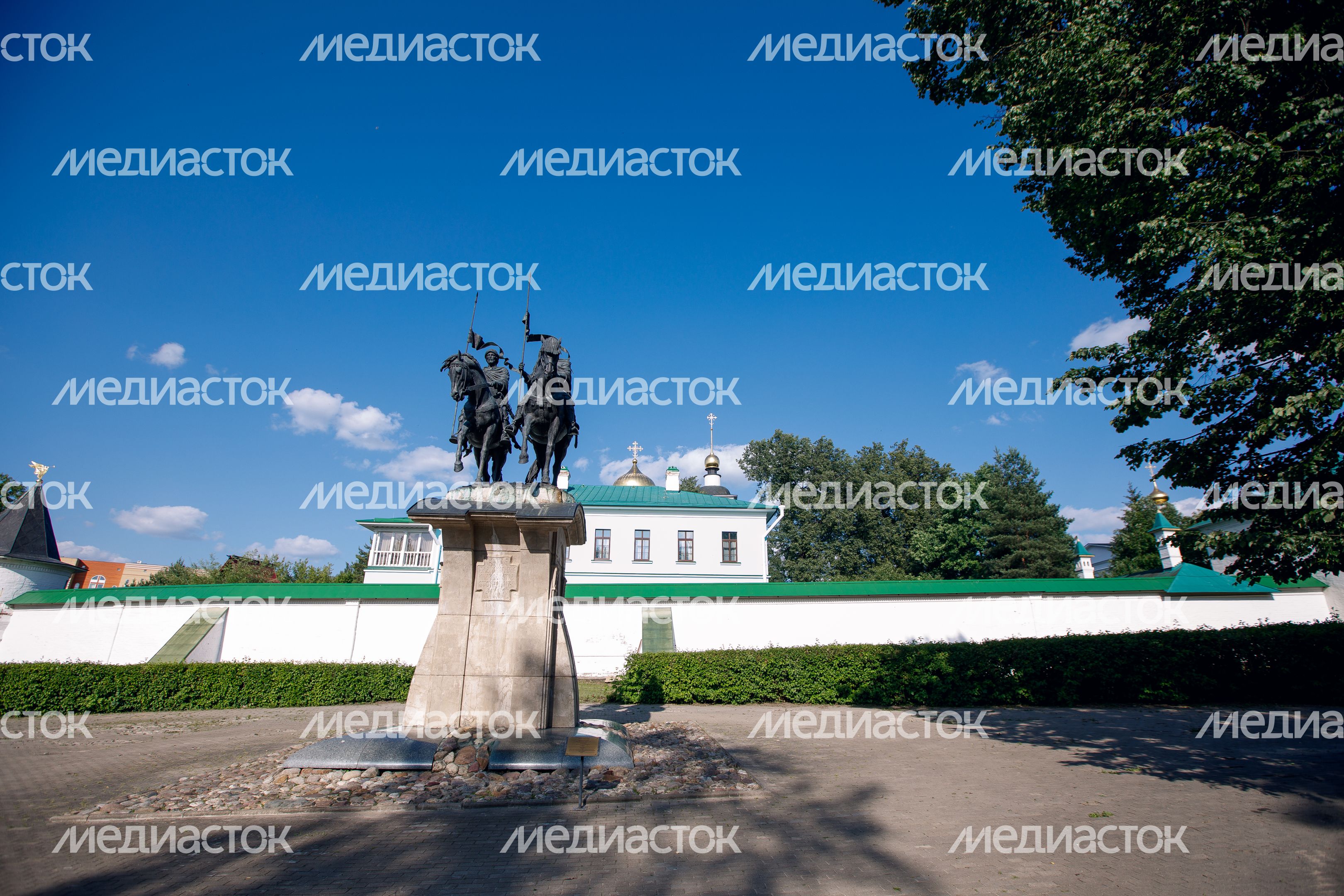 Дмитров. Памятник святым Борису и Глебу