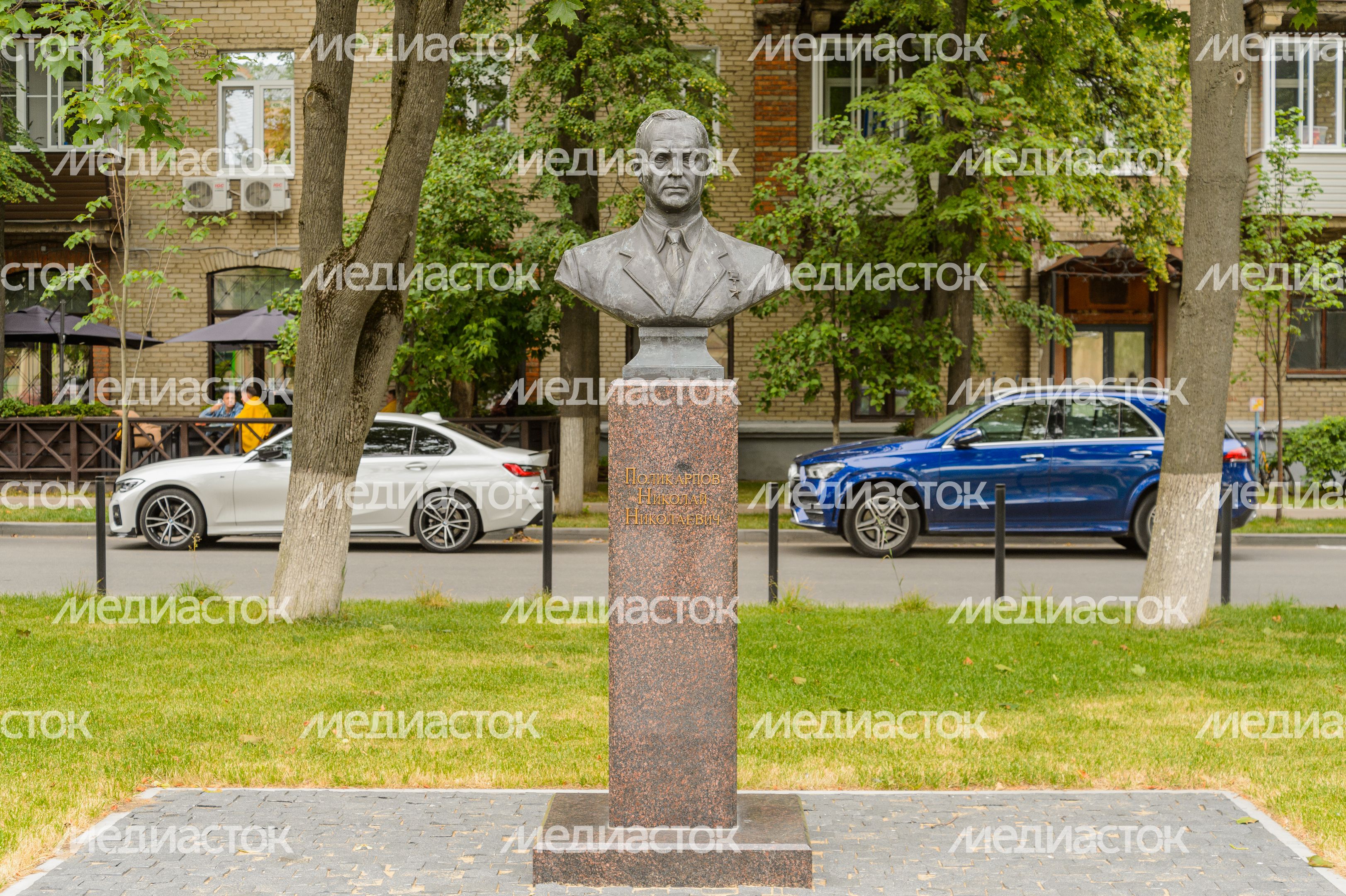 Памятник Н.Е. Жуковскому Памятник Н.Е. Жуковскому