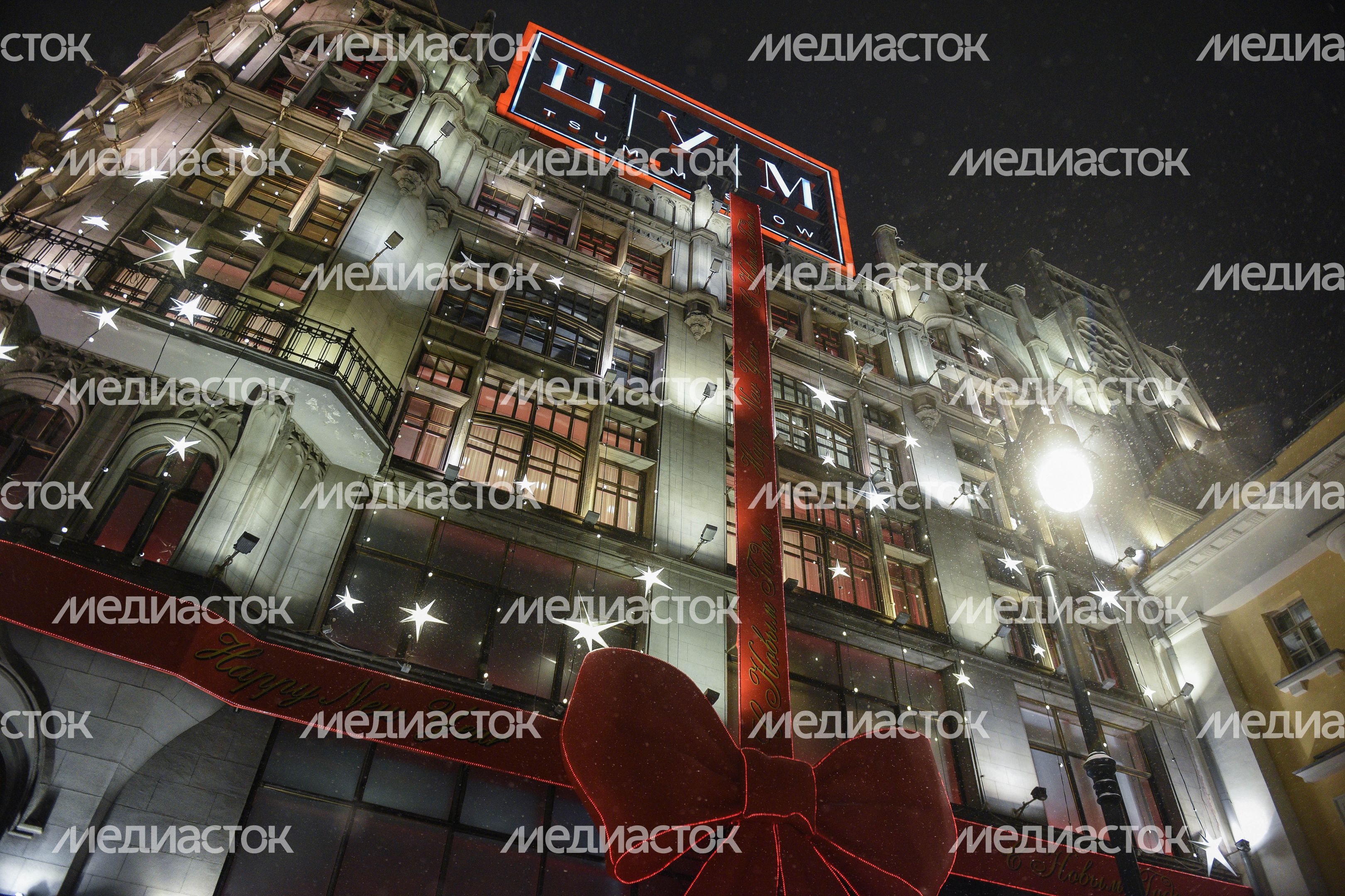 Самые яркие новогодние витрины Москвы