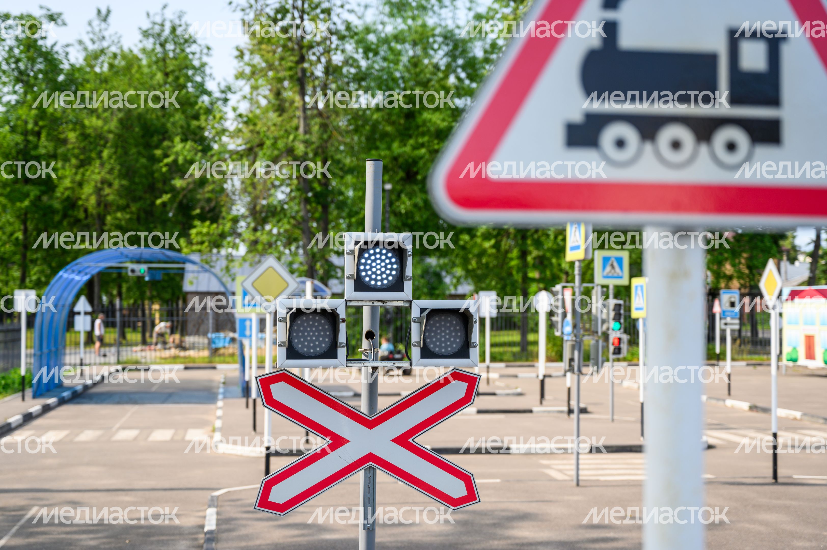Автогородок в парке культуры и отдыха им. Олега Степанова в Серпухове летом Автогородок в парке культуры и отдыха им. Олега Степанова в Серпухове летом