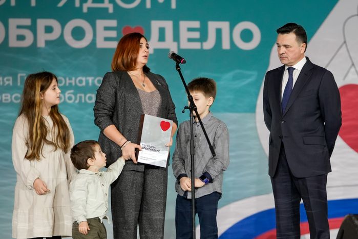 Андрей Воробьев наградил лауреатов премии "Мы рядом. Доброе дело"
