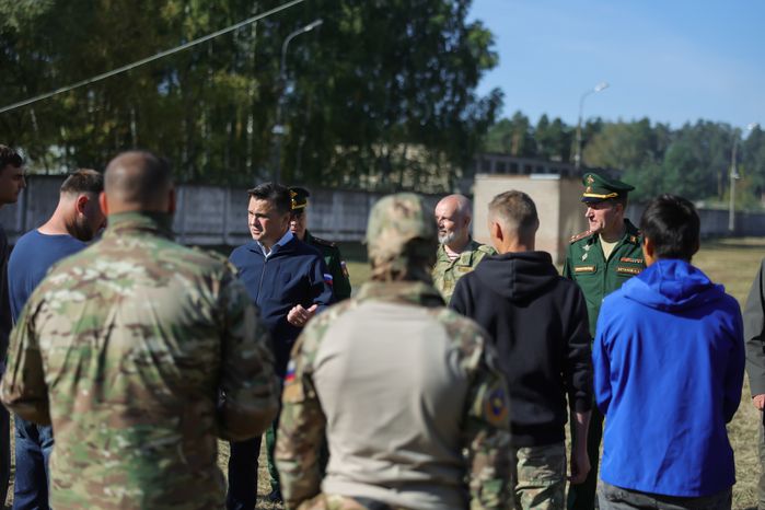 Андрей Воробьев проверил работу пункта отбора на военную службу по контракту в Балашихе