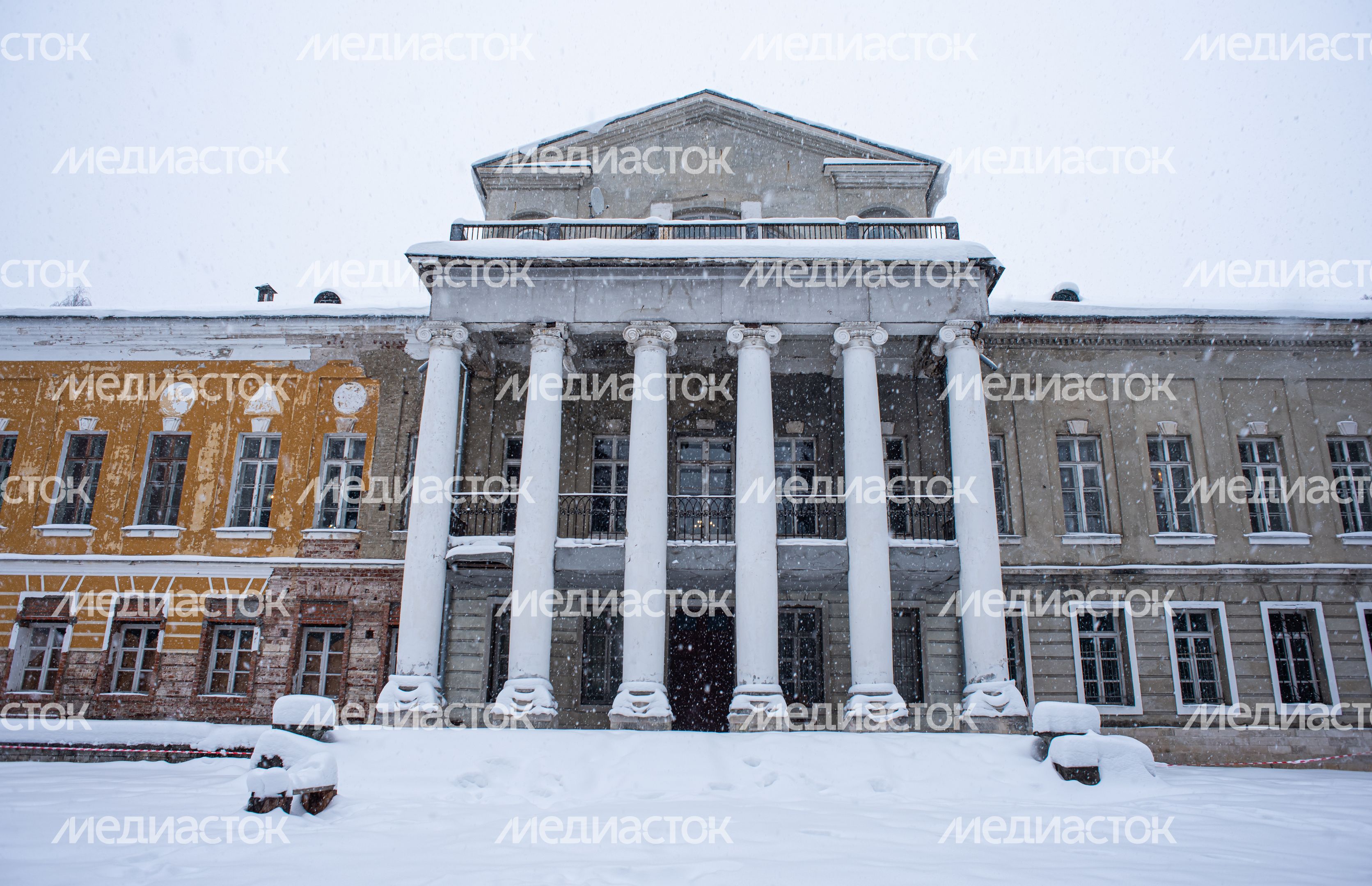 Зимние виды усадьбы Суханово
