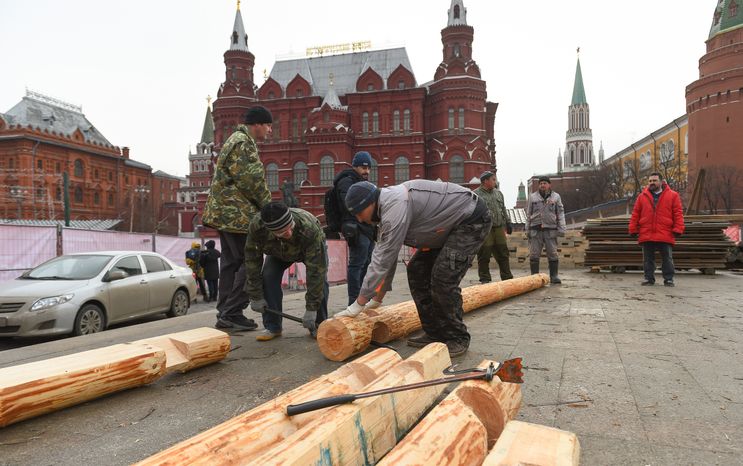 Монтаж инсталляций для фестиваля «Московская Масленица» на Манежной площади
