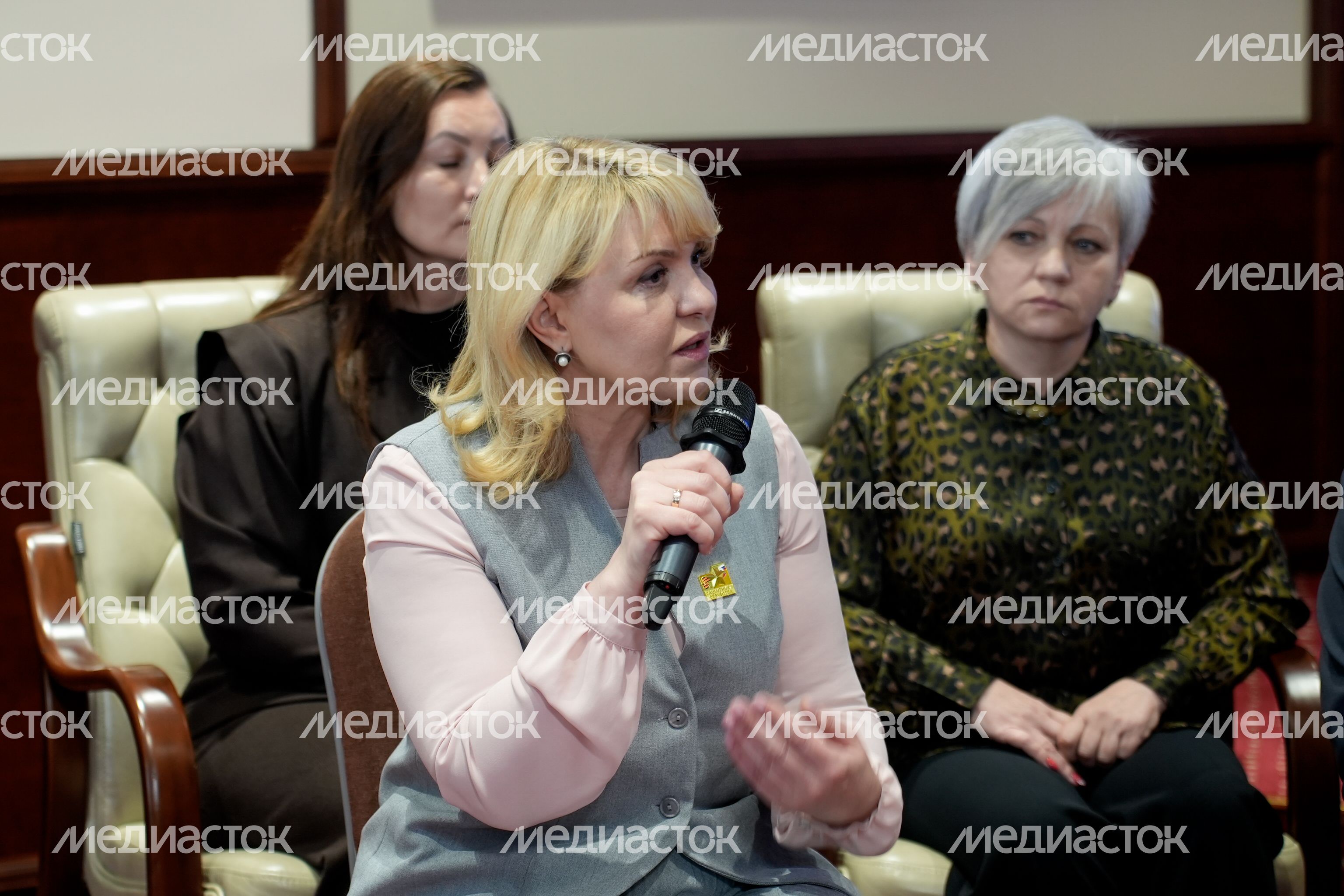 Ветераны СВО и семьи погибших героев в Доме правительства Московской области Ветераны СВО и семьи погибших героев в Доме правительства Московской области