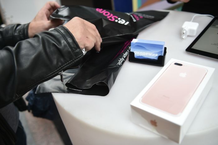 Старт продаж iPhone 7 и iPhone 7 Plus в ГУМе