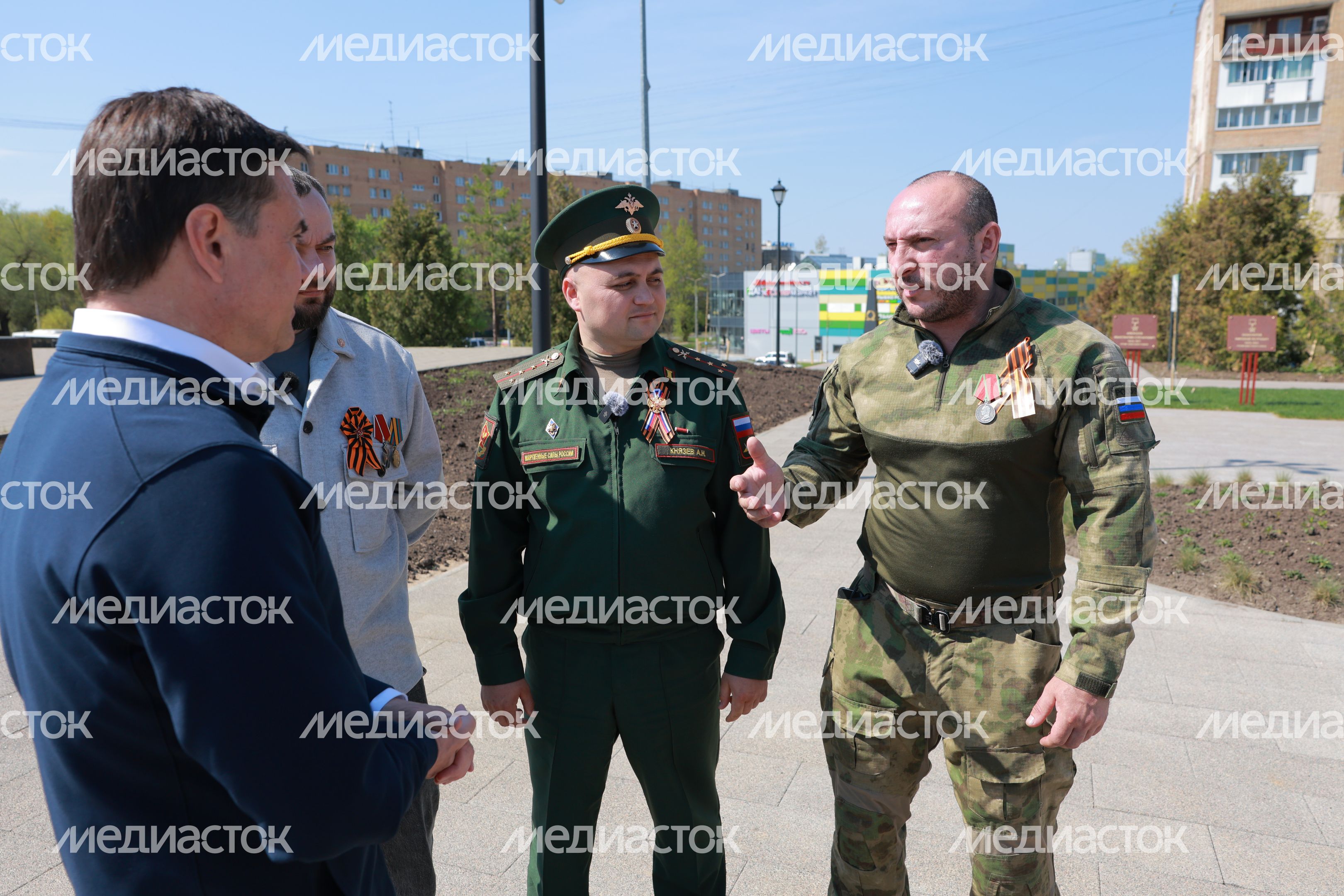 Андрей Воробьев вместе с ветеранами СВО возложил цветы к стеле в Можайске Андрей Воробьев вместе с ветеранами СВО возложил цветы к стеле в Можайске