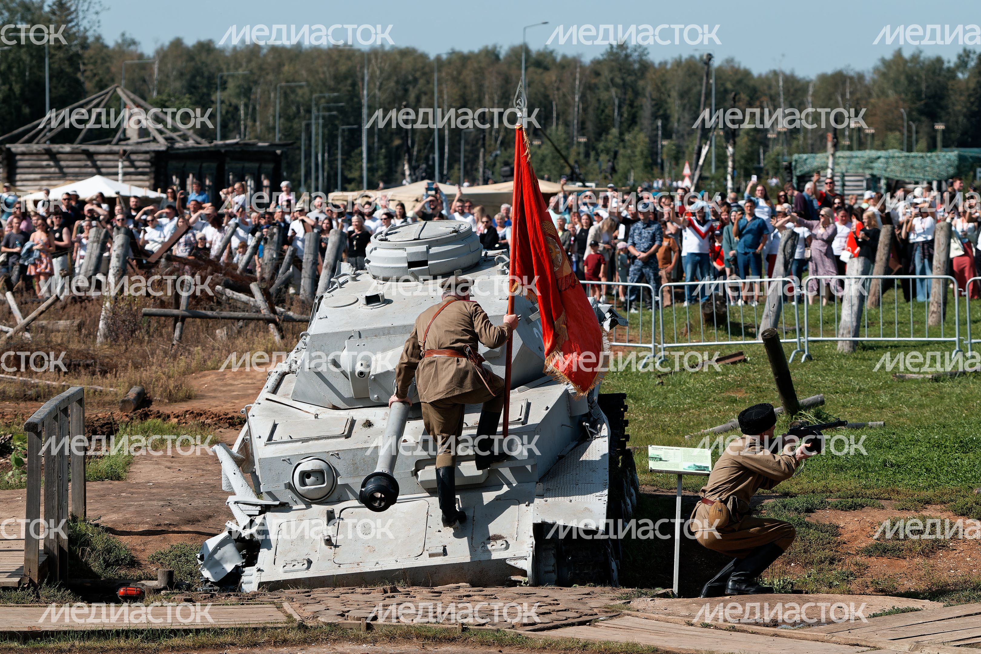 Военно-историческая реконструкция «Огненная дуга» в Одинцовском округе, посвященная Курской битве Военно-историческая реконструкция «Огненная дуга» в Одинцовском округе, посвященная Курской битве