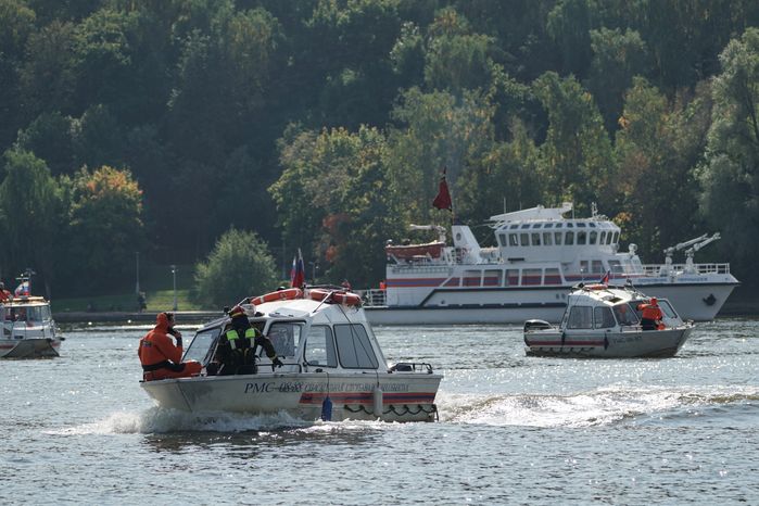 Учения спасателей на канатной дороге на Воробьевых горах