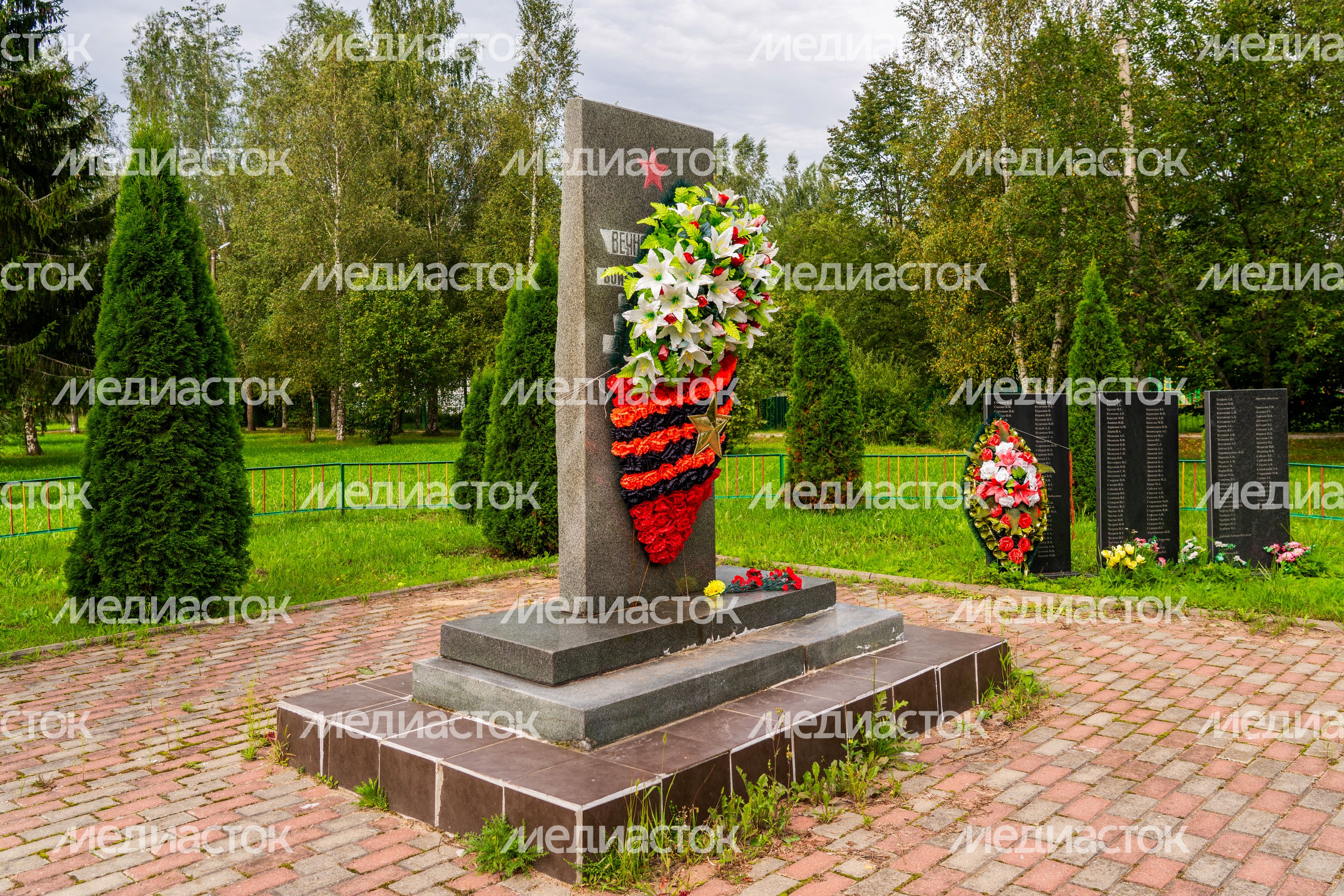 Мемориал «Воинам, павшим в годы Великой Отечественной войны» в селе Новоникольское Талдомского округа Мемориал «Воинам, павшим в годы Великой Отечественной войны» в селе Новоникольское Талдомского округа