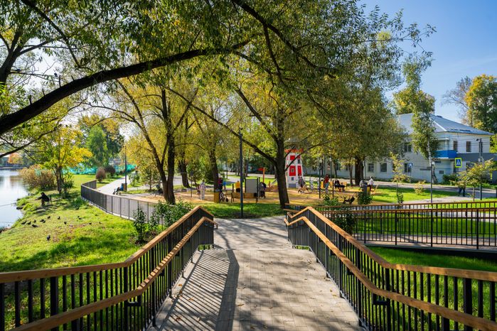 Набережная пруда Москвич в Лобне после благоустройства