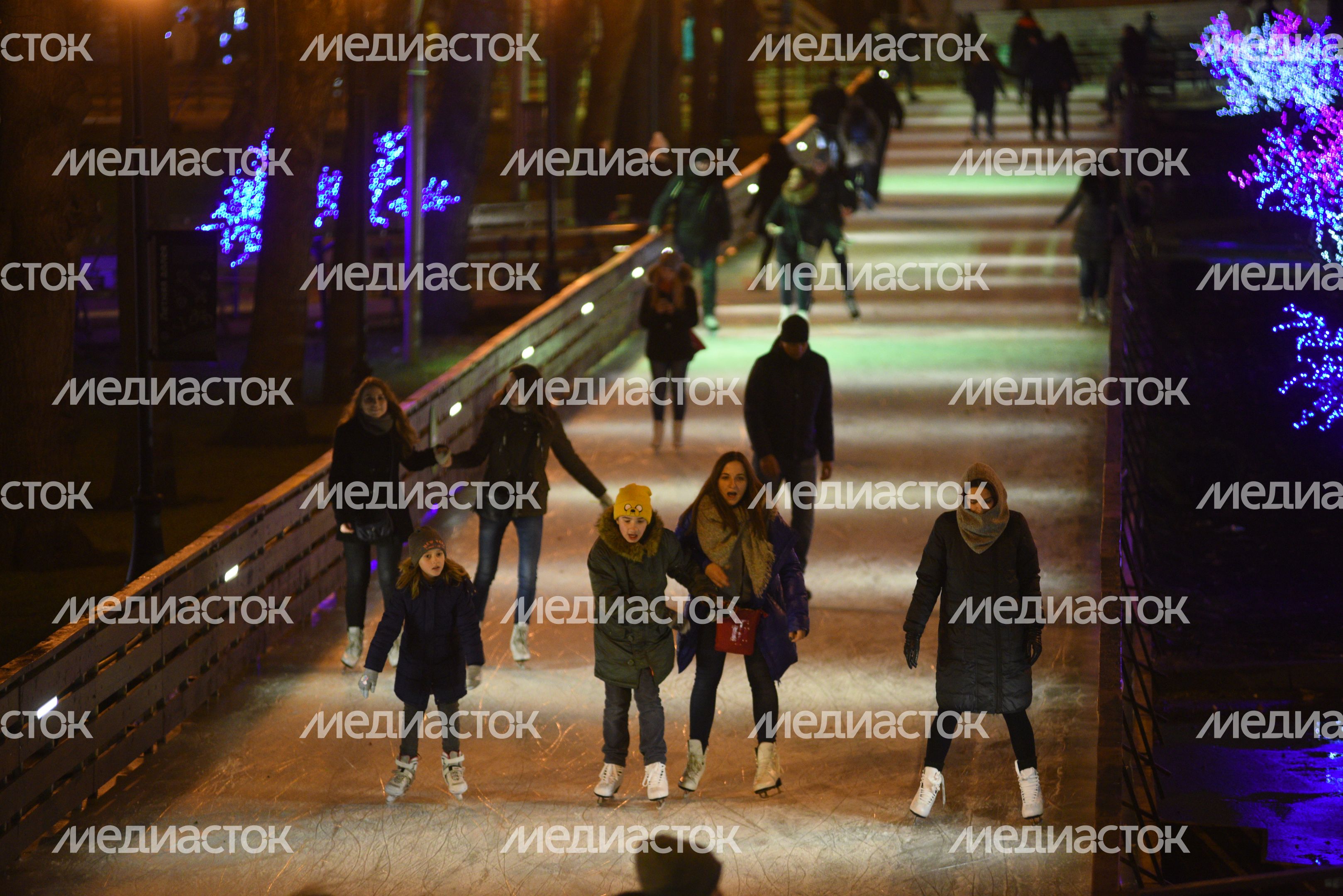Открытие катка в парке Горького в Москве