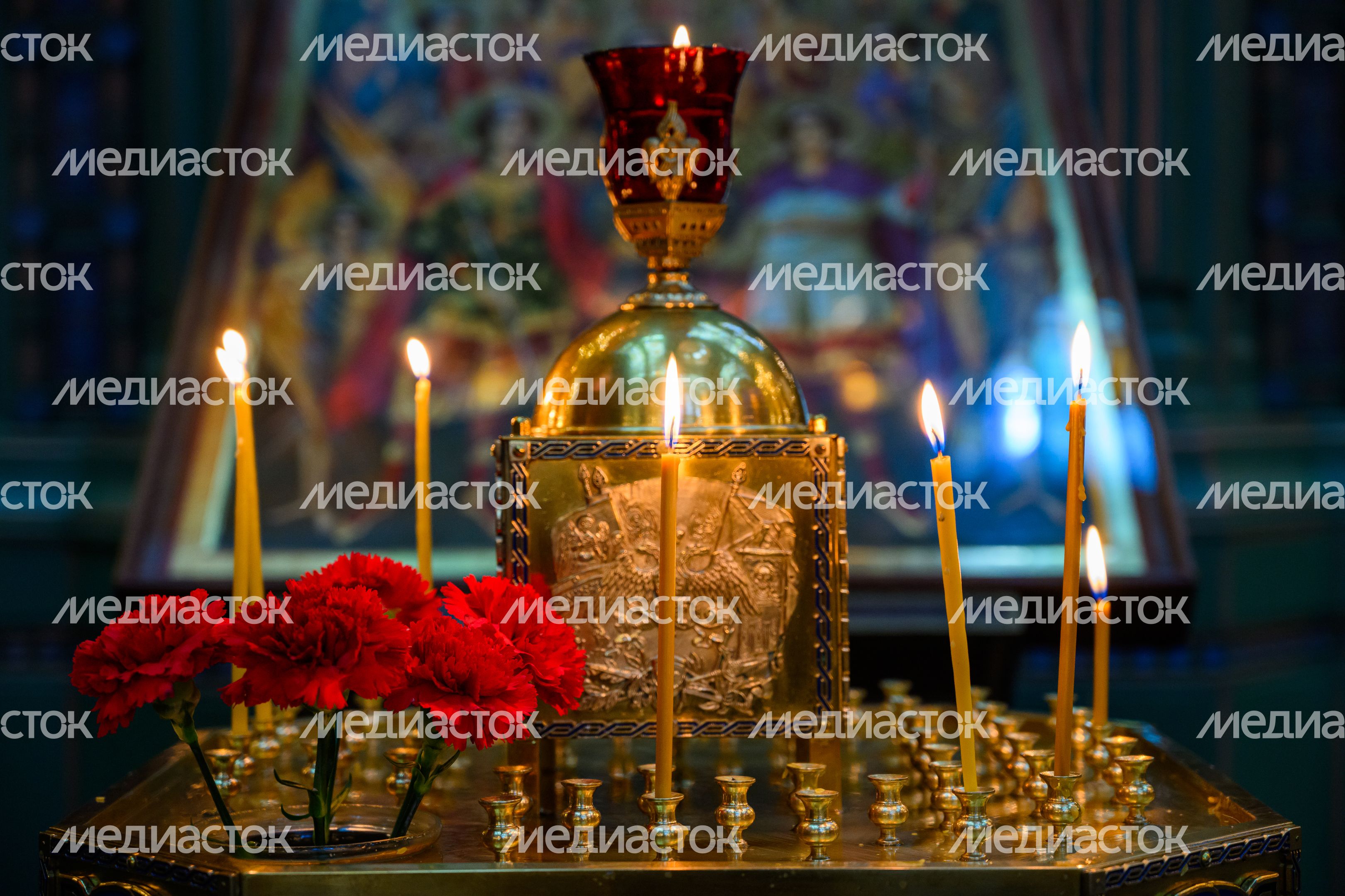 Свечи в Главном храме ВС РФ в парке «Патриот» Одинцовского округа Свечи в Главном храме ВС РФ в парке «Патриот» Одинцовского округа