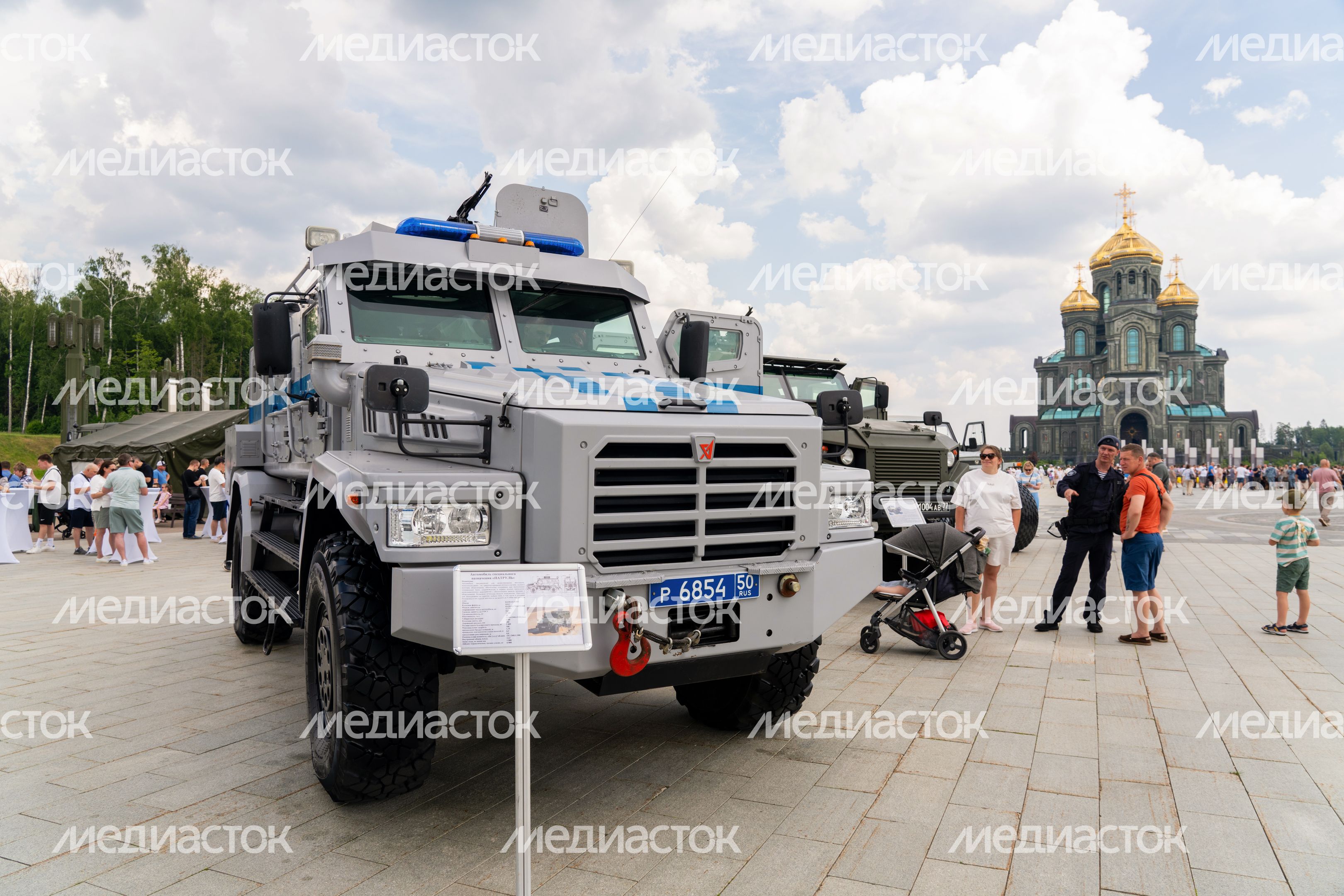 Автомобиль специального назначения «Патруль» на выставке «Проведи один день с полицией Подмосковья» Автомобиль специального назначения «Патруль» на выставке «Проведи один день с полицией Подмосковья»