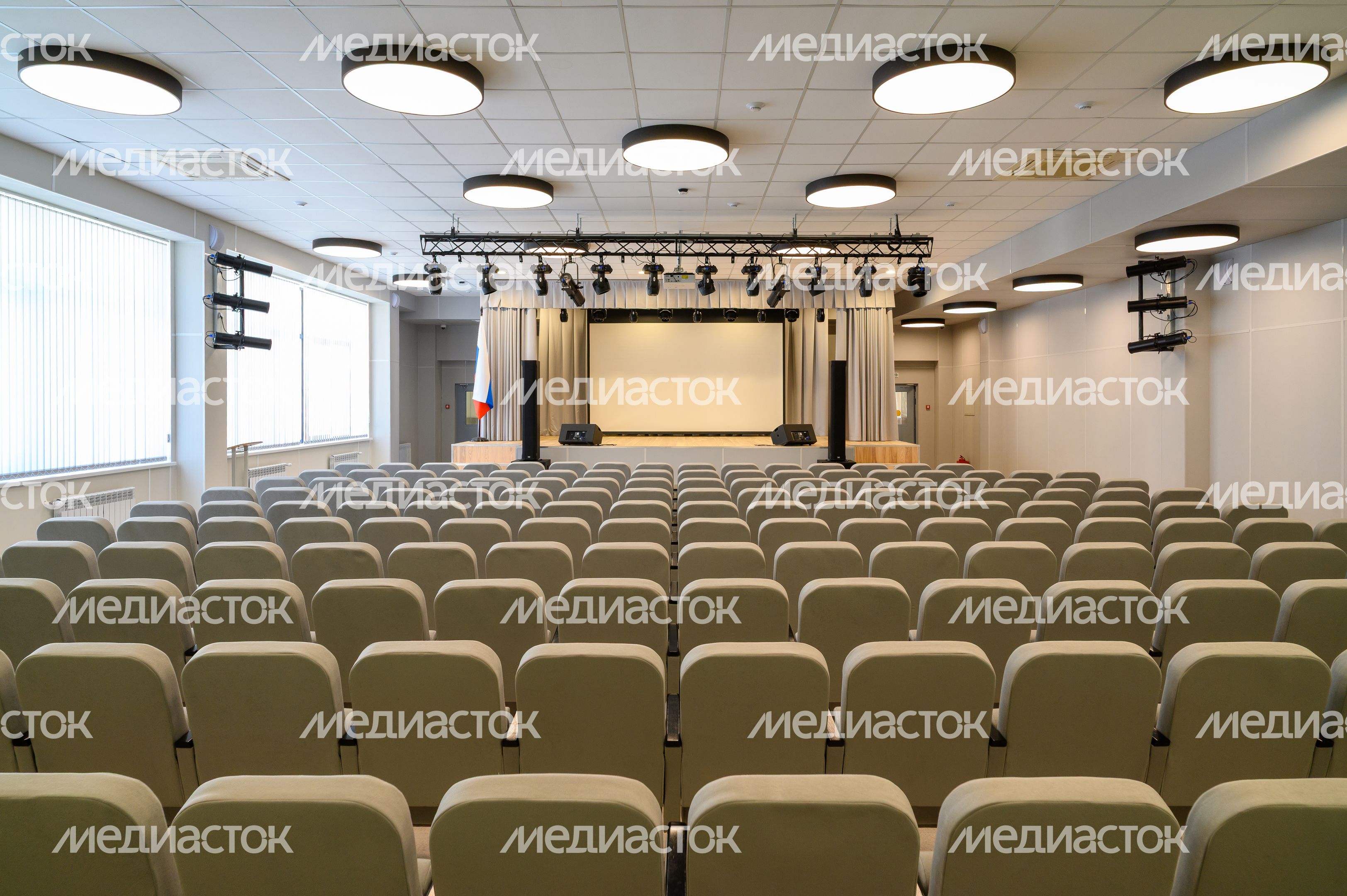 Актовый зал средней школы №14 после капитального ремонта в Коломне Актовый зал средней школы №14 после капитального ремонта в Коломне