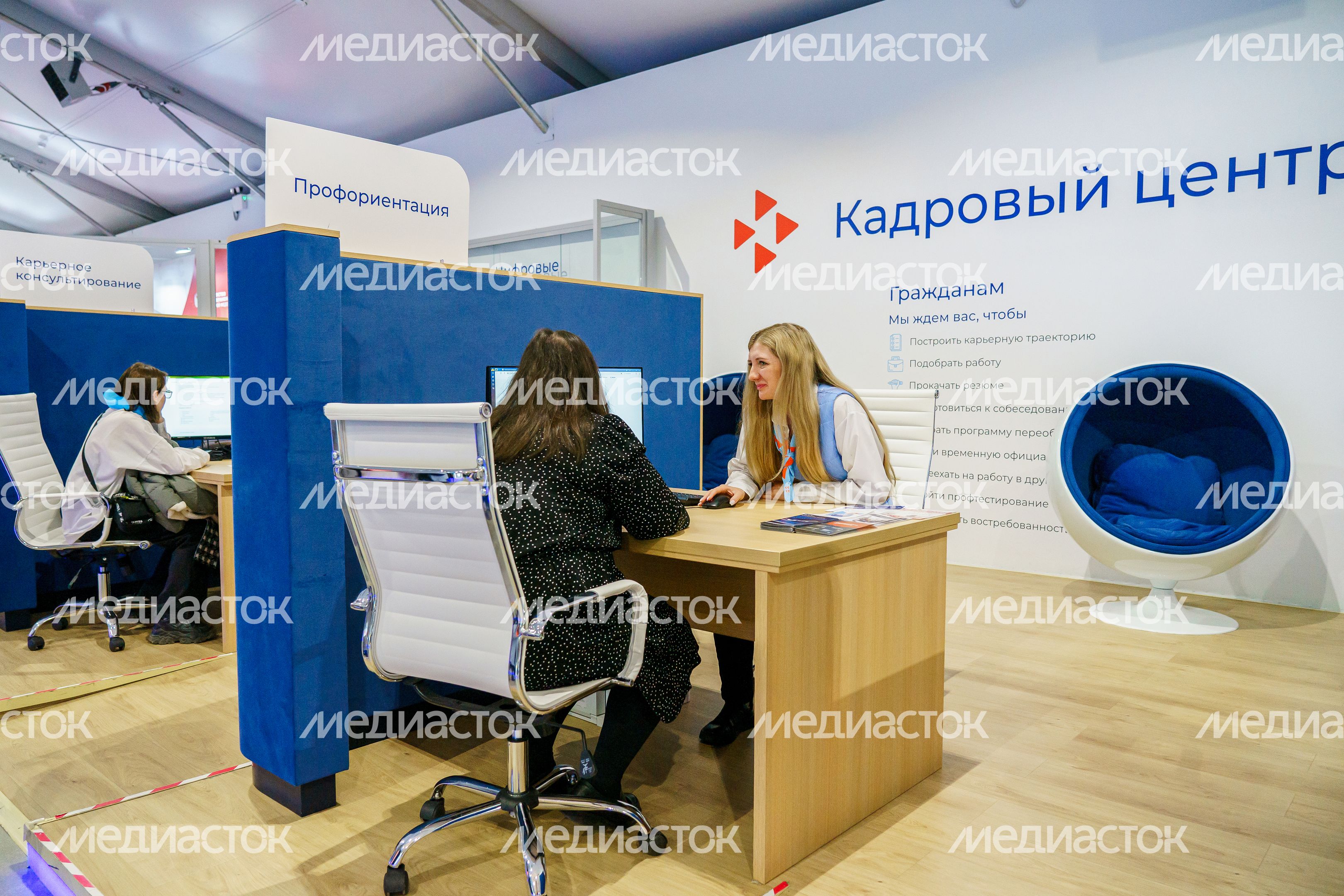 Фестиваль профессий на выставке "Россия". Стенд «Ученые будущего» Фестиваль профессий на выставке "Россия". Стенд «Ученые будущего»