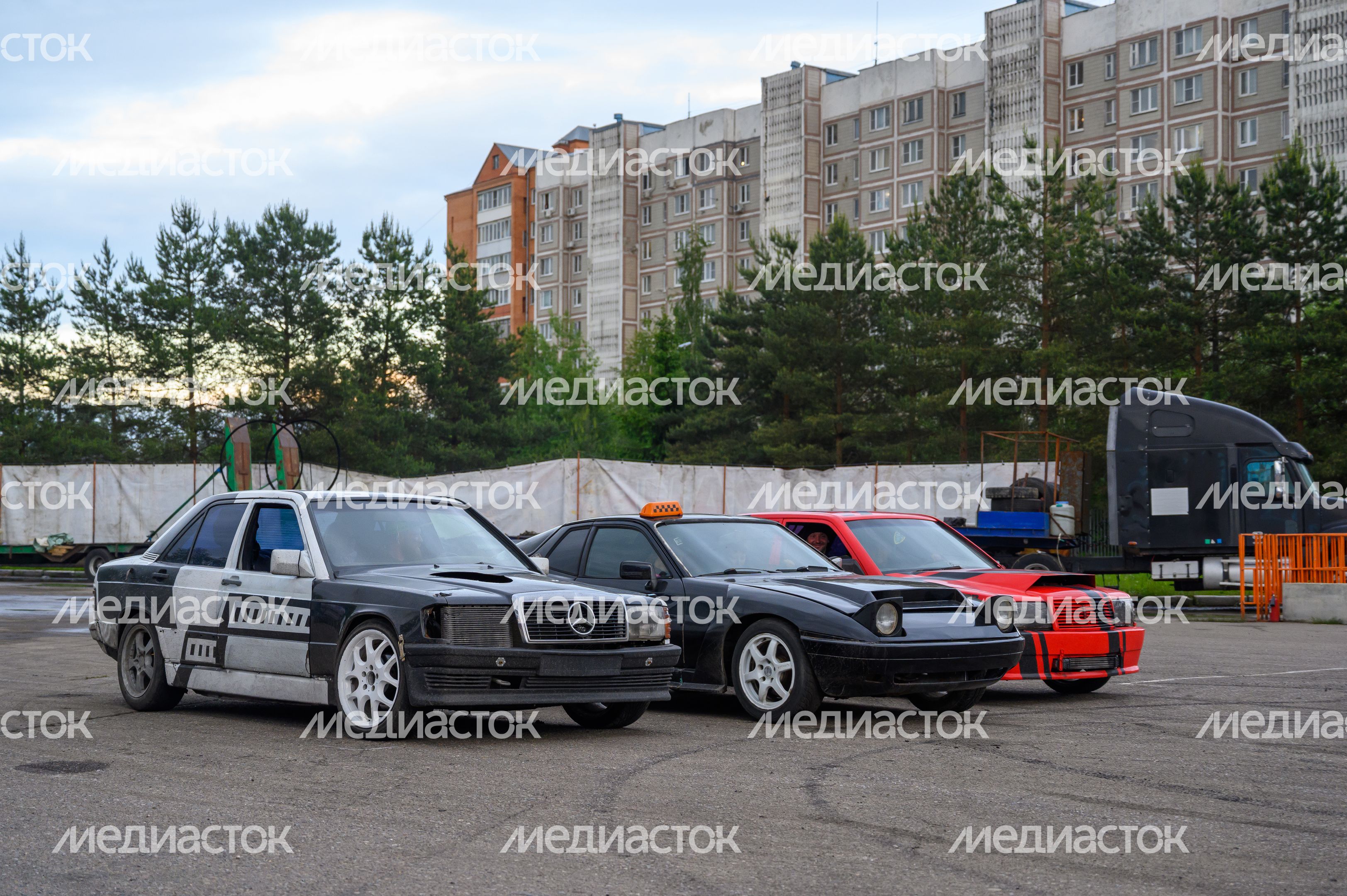 Экстремальная программа, яркие эмоции, адреналин и безумные трюки на автомобилях на шоу каскадеров в Чехове Экстремальная программа, яркие эмоции, адреналин и безумные трюки на автомобилях на шоу каскадеров в Чехове