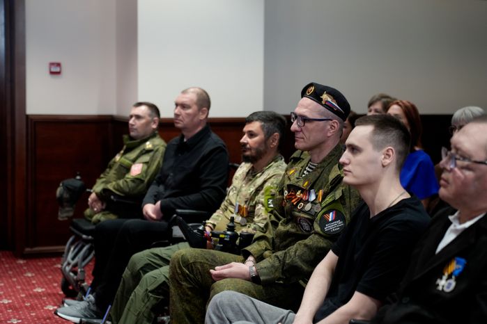Ветераны СВО и семьи погибших героев в Доме правительства Московской области