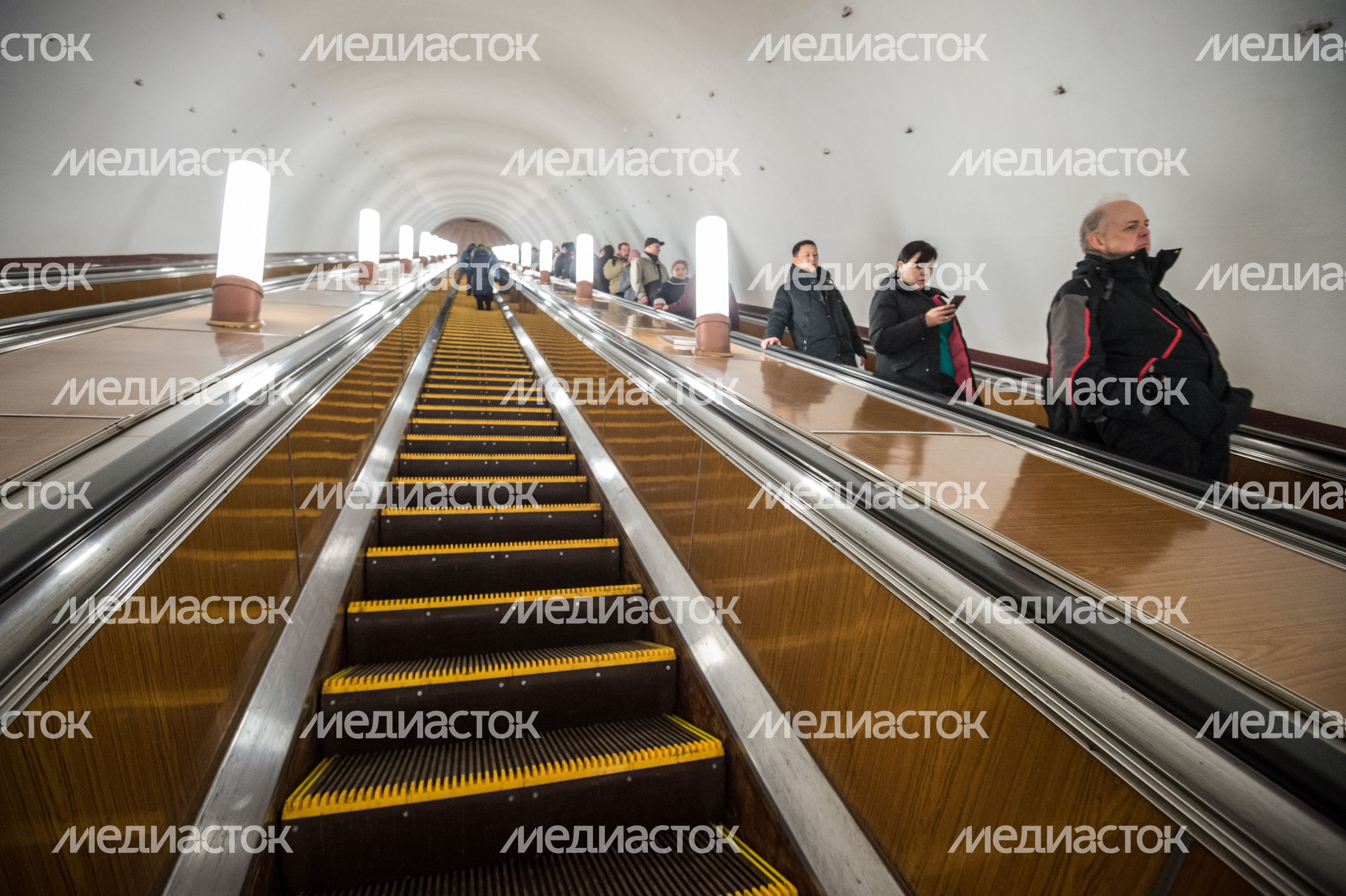Станция метро Смоленская Арбатско-Покровской линии в Москве Станция метро Смоленская Арбатско-Покровской линии в Москве