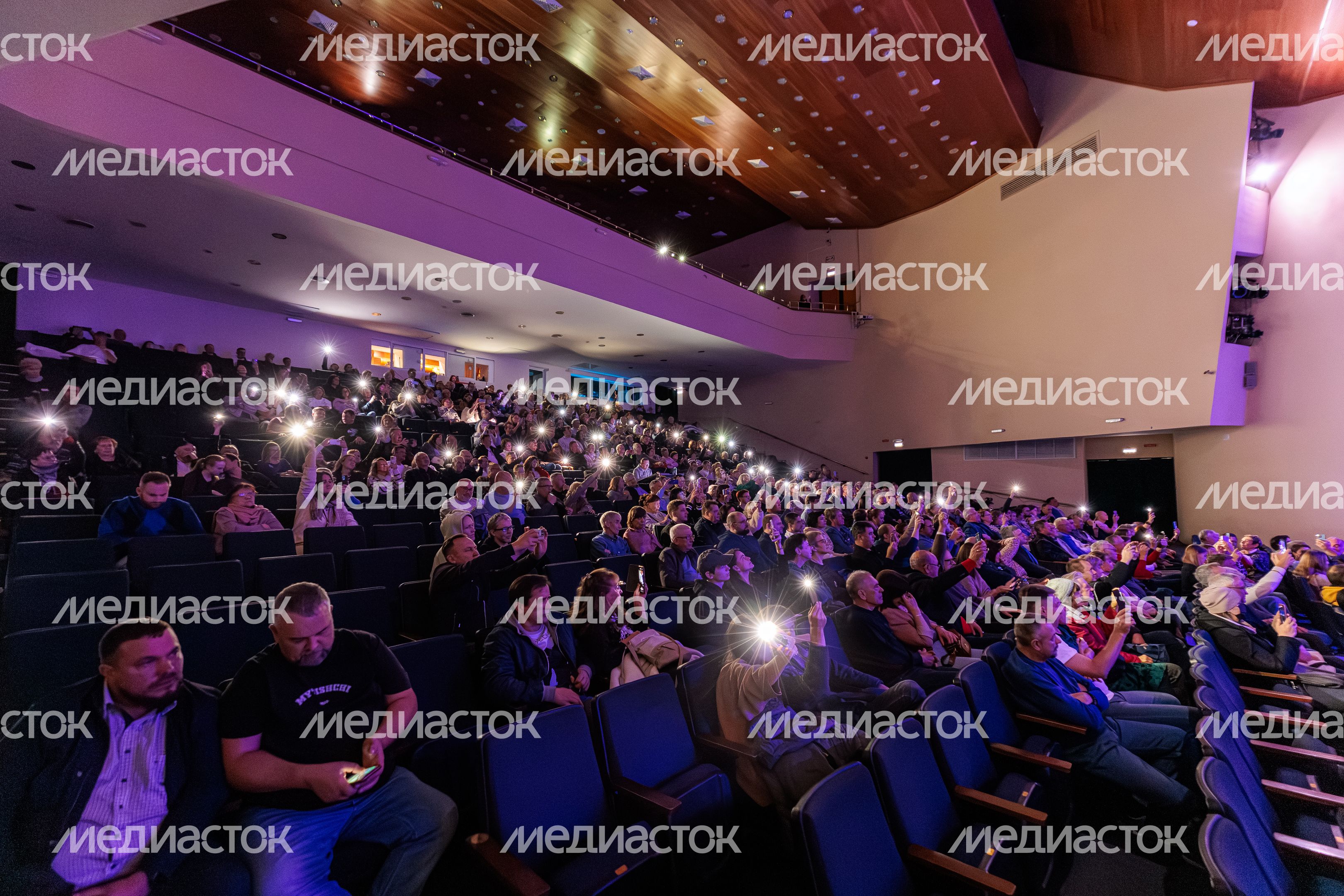 Акустический концерт группы "Воскресение" в мытищинском ДК "Яуза" Акустический концерт группы "Воскресение" в мытищинском ДК "Яуза"
