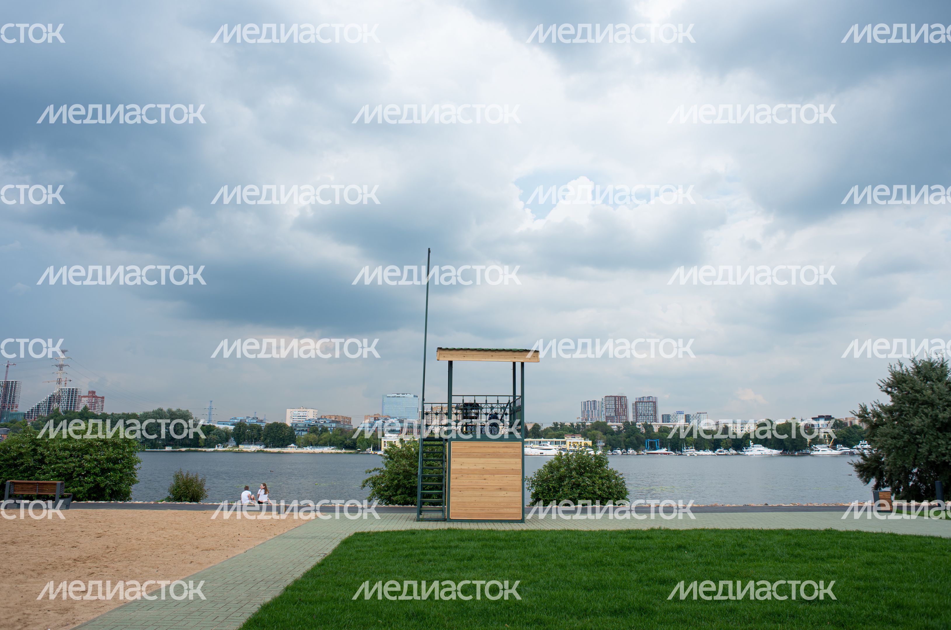 Летние виды Химкинского водохранилища