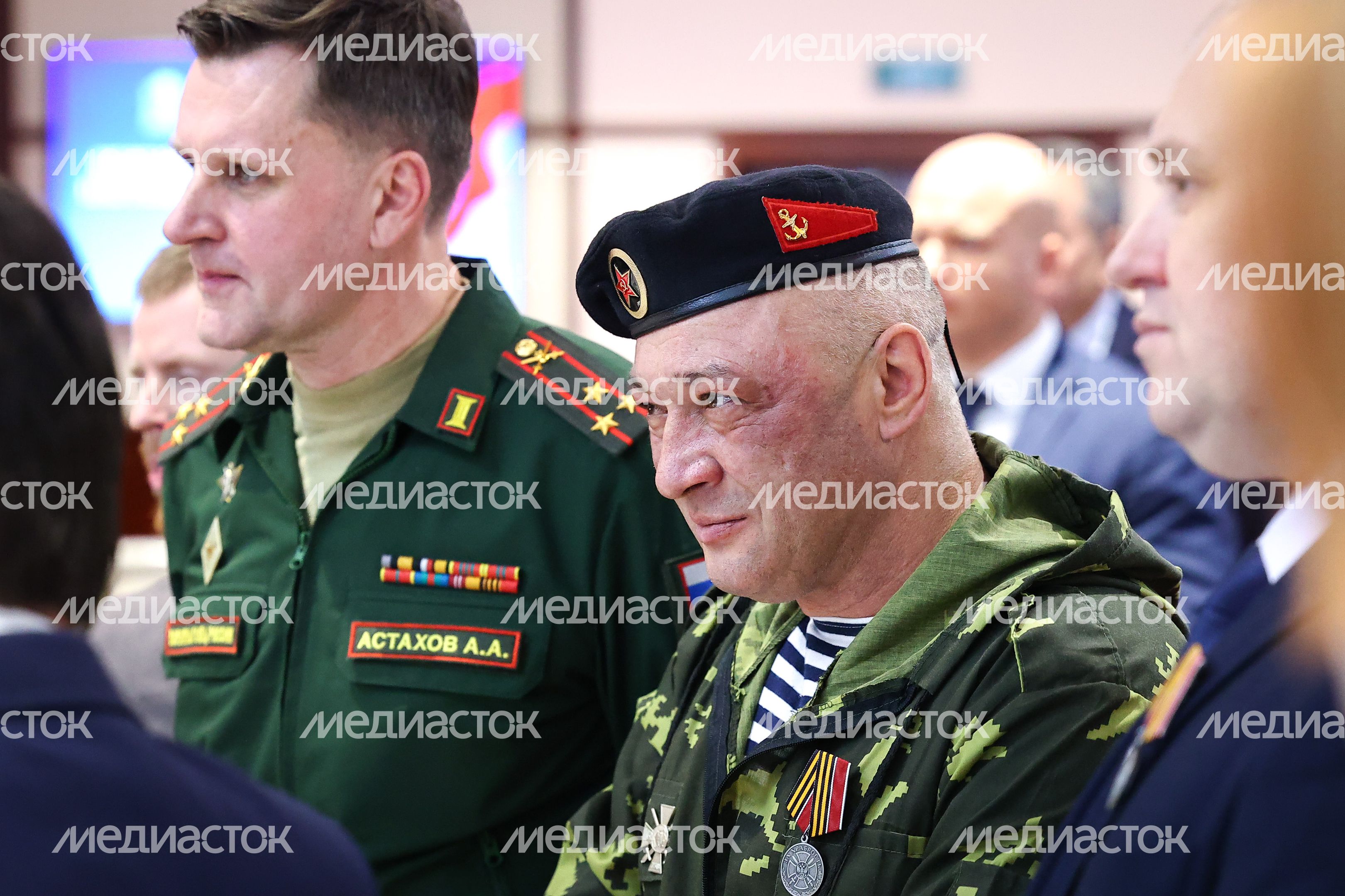 Награждение добровольцев из отряда «БАРС» Губернатором Подмосковья
