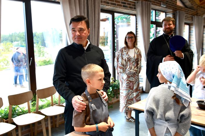 Андрей Воробьев посетил благоустроенный парк "Сераксеево" в г.о. Серпухов