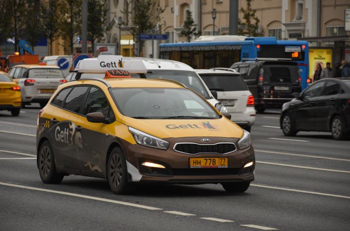 Повседневная жизнь города в Москве осенью
