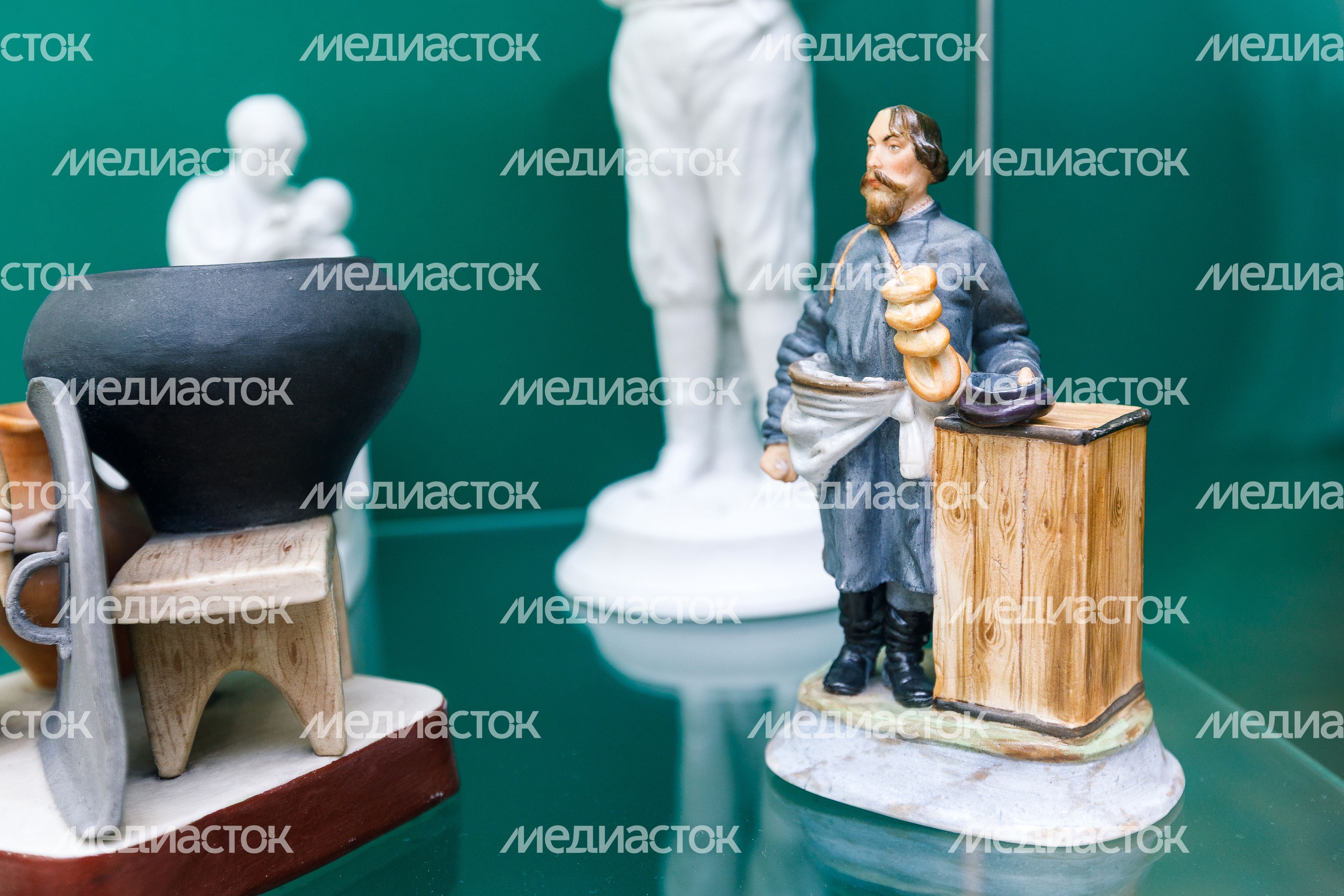 Выставка «Две фарфоровые империи» в Музее-заповеднике «Дмитровский кремль»