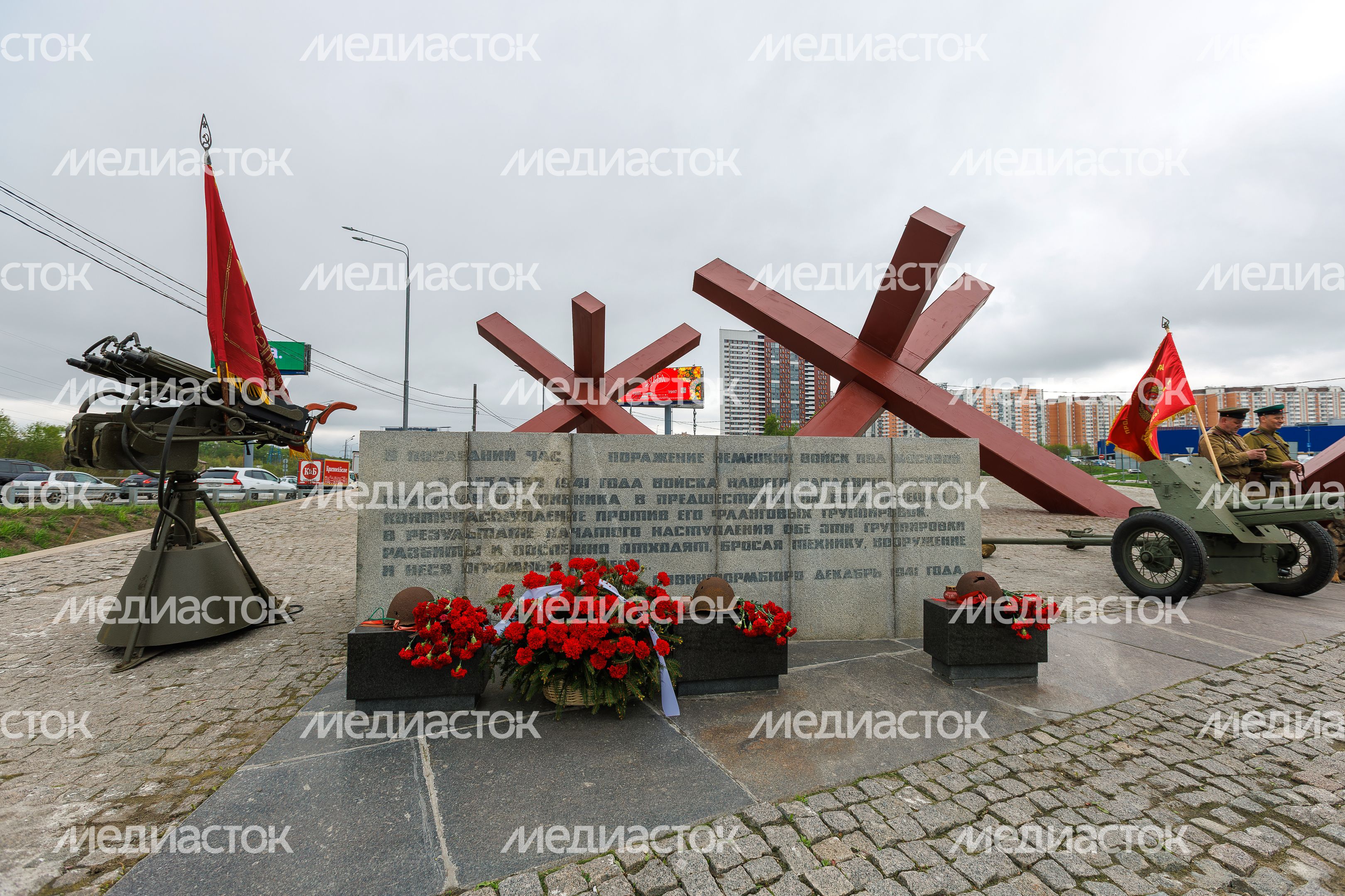 Монумент «Противотанковые ежи» в Химках Монумент «Противотанковые ежи» в Химках