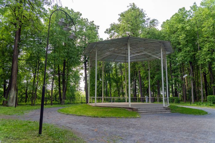 Центральный парк имени В.В. Воровского весной в Наро-Фоминске