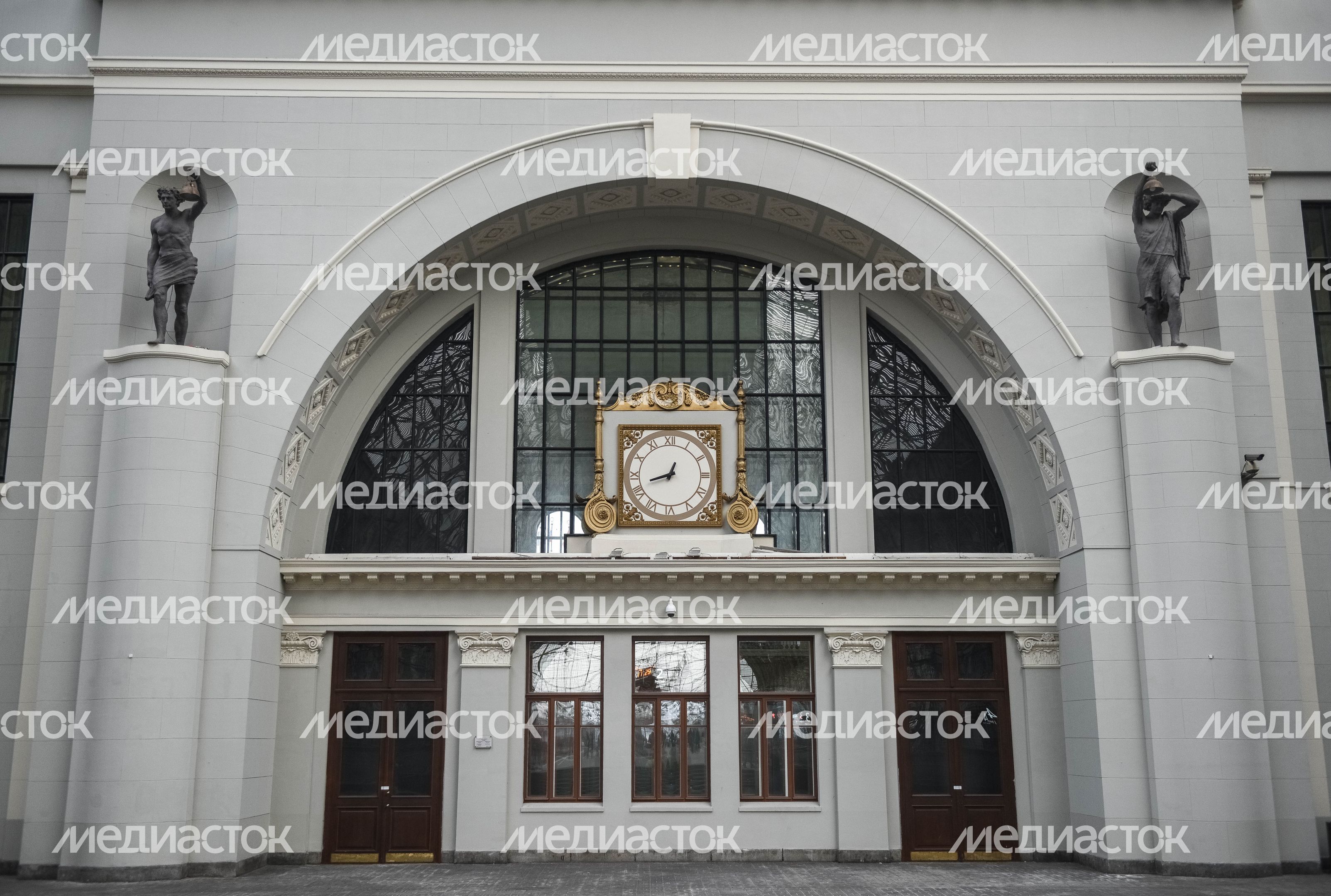 Киевский вокзал: дебаркадер Шухова и закрытая смотровая Москвы