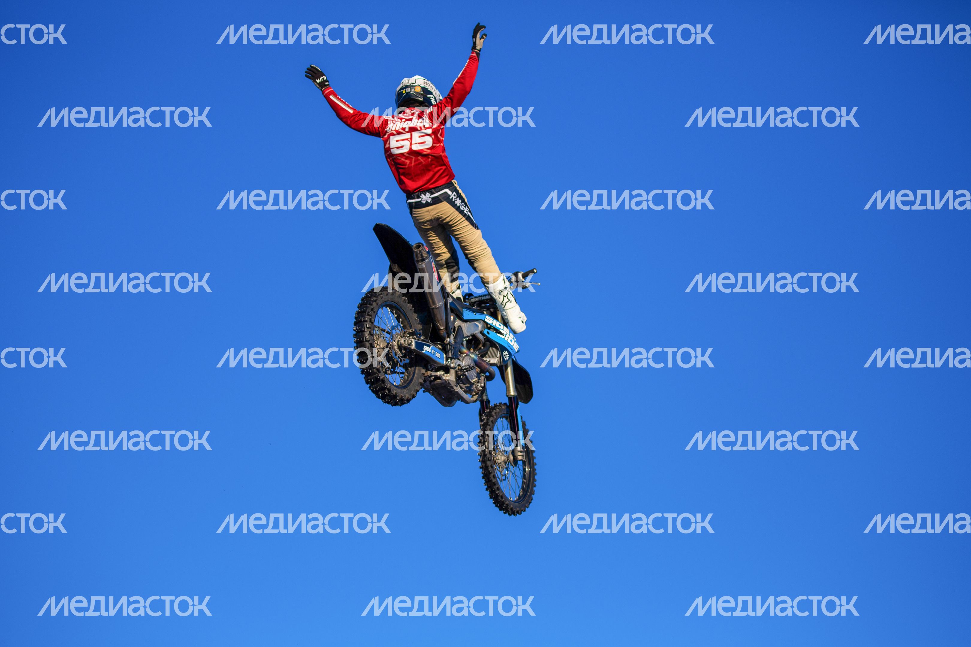 Зимний фристайл-мотокросс от команды FMX13 в Одинцово Зимний фристайл-мотокросс от команды FMX13 в Одинцово
