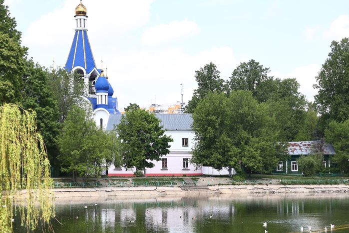 Проверка губернатором Подмосковья хода благоустройства парка усадьбы Крафта в Королеве