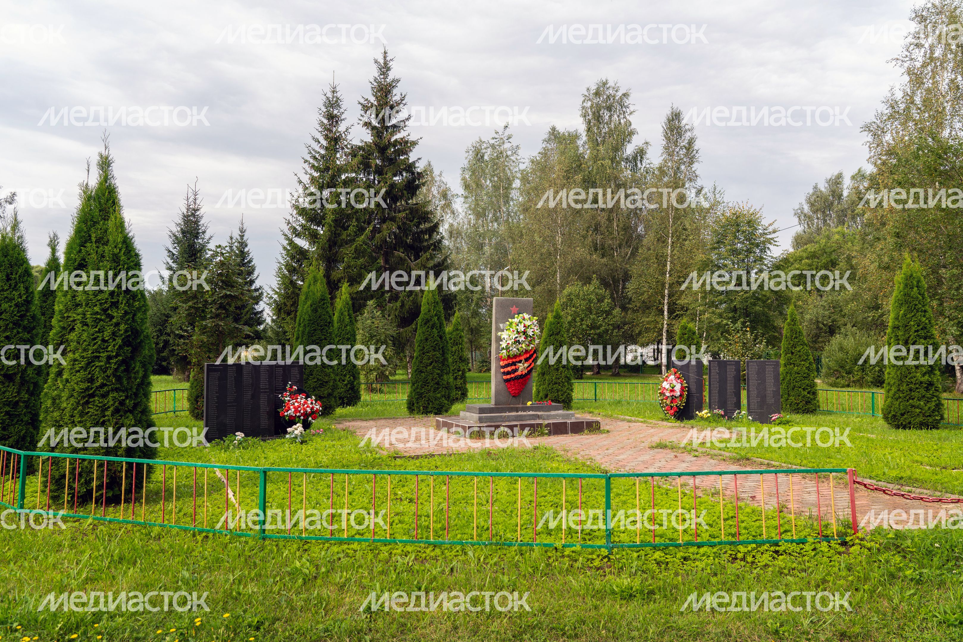 Мемориал «Воинам, павшим в годы Великой Отечественной войны» в селе Новоникольское Талдомского округа Мемориал «Воинам, павшим в годы Великой Отечественной войны» в селе Новоникольское Талдомского округа