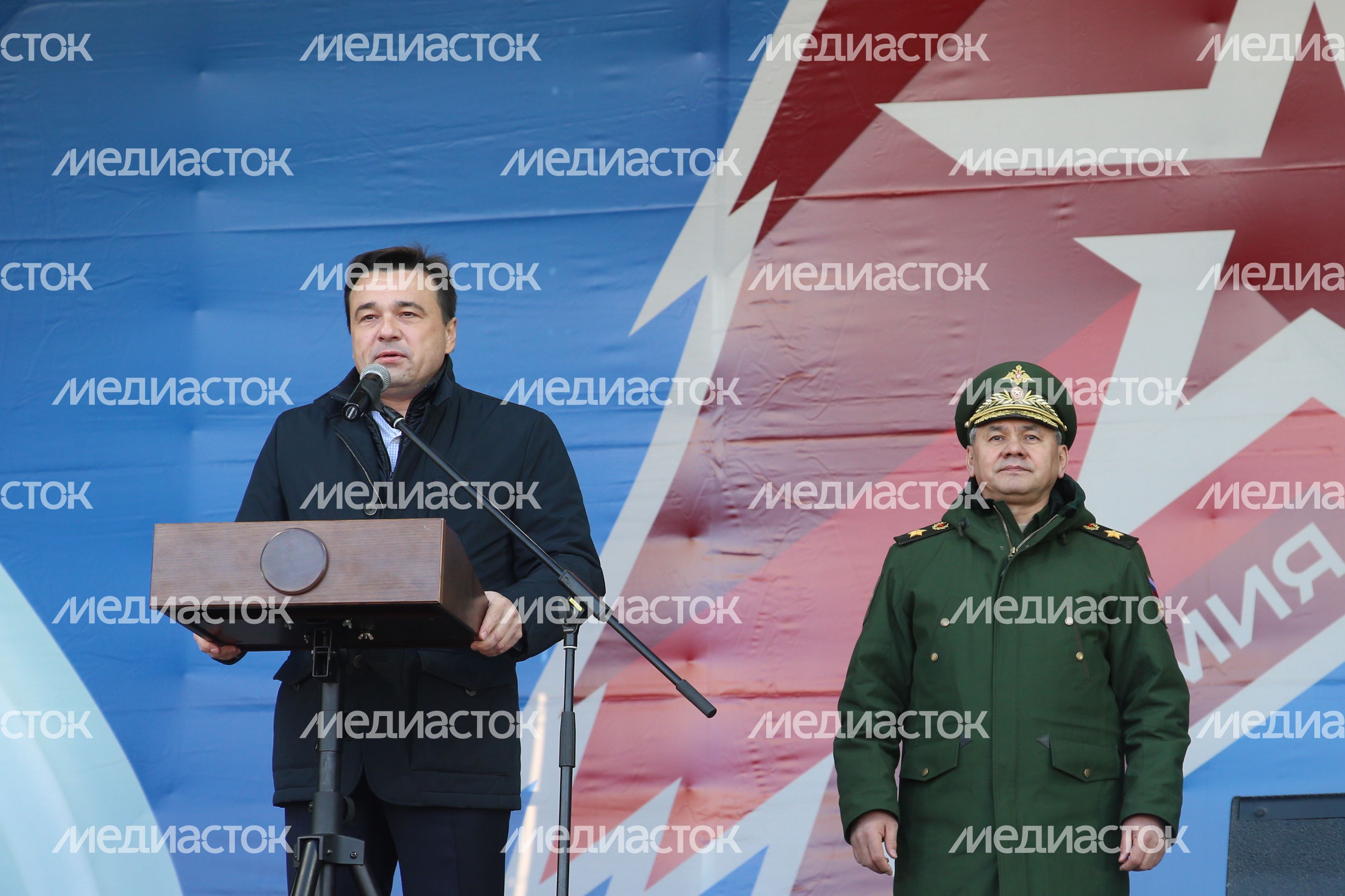 Губернатор Подмосковья и министр обороны РФ открыли форум движения Юнармия в парке Патриот