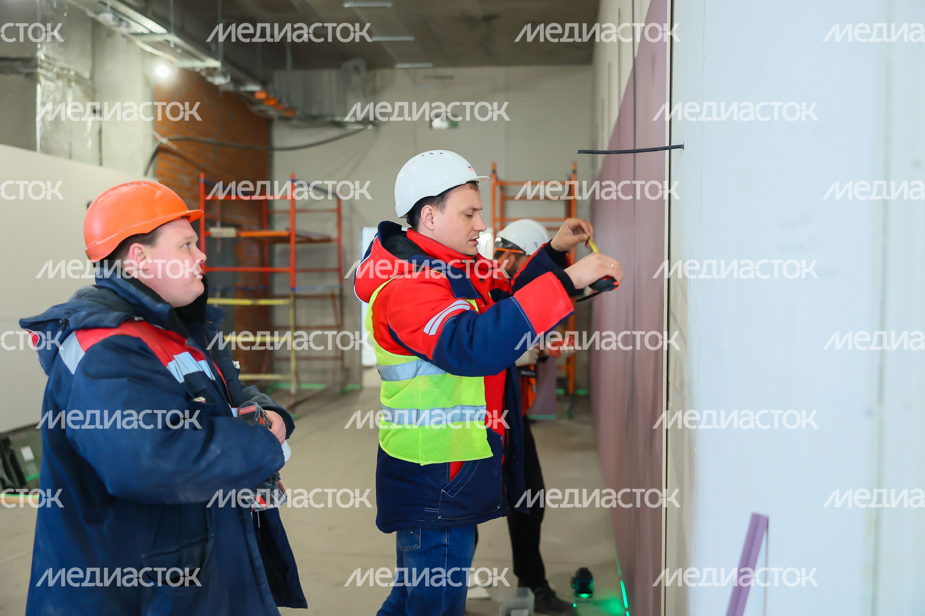 Губернатор проверил ход строительства образовательного комплекса "Авиатика" в Лобне