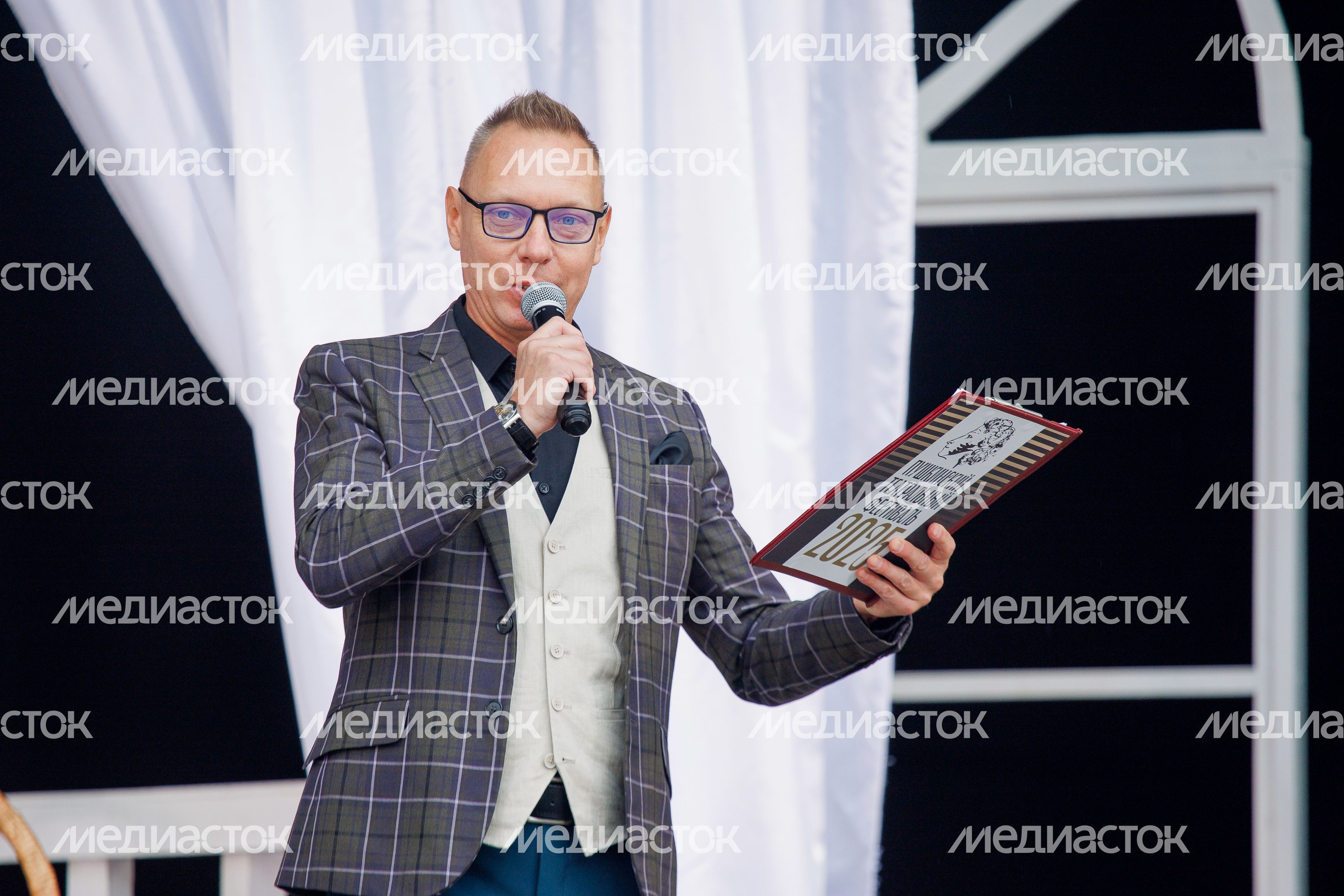 Спектакль «Чехов. Маленькие комедии» на Пушкинском театральном фестивале 2025 Спектакль «Чехов. Маленькие комедии» на Пушкинском театральном фестивале 2025