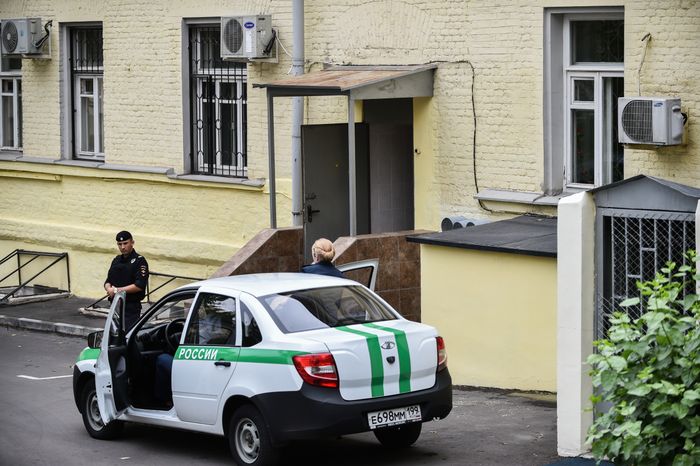 Кириллу Серебренникову избрали меру пресечения в Басманном суде