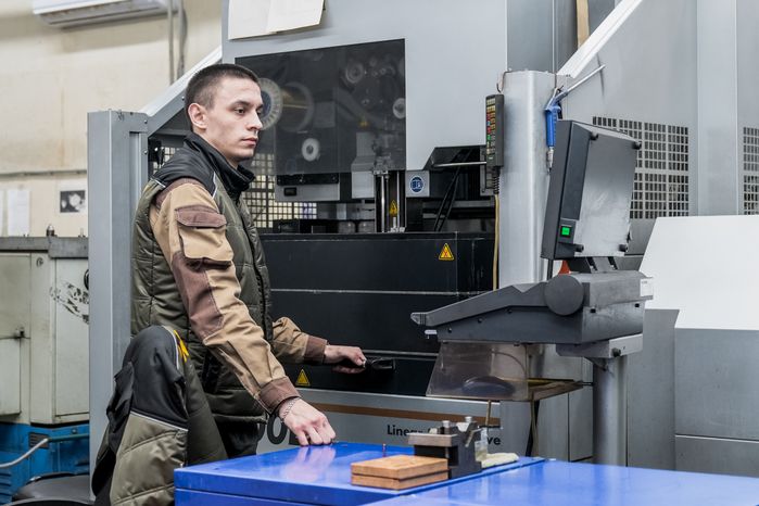 Производственный цех подмосковного оружейного завода