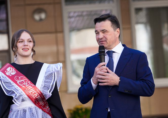 Губернатор поздравил выпускников реутовской СОШ №10 с последним звонком