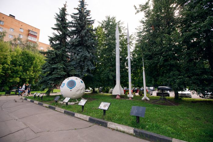 Долгопрудный. Памятник Циолковскому