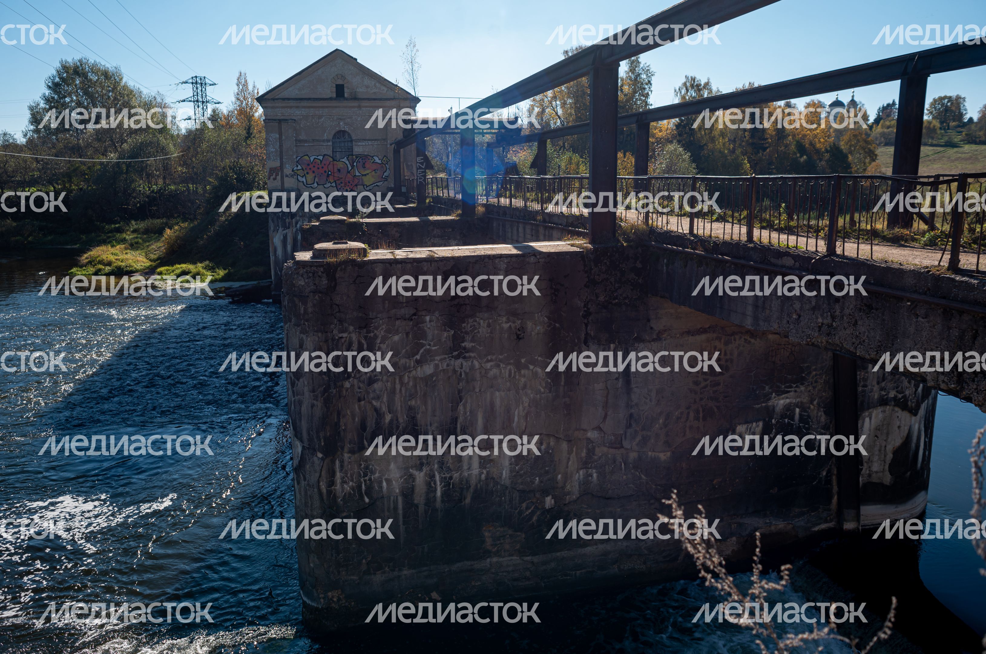 Осенние виды Горбовской ГЭС Осенние виды Горбовской ГЭС