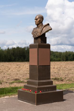 Лотошино. Памятник генералу Д.Д. Лелюшенко
