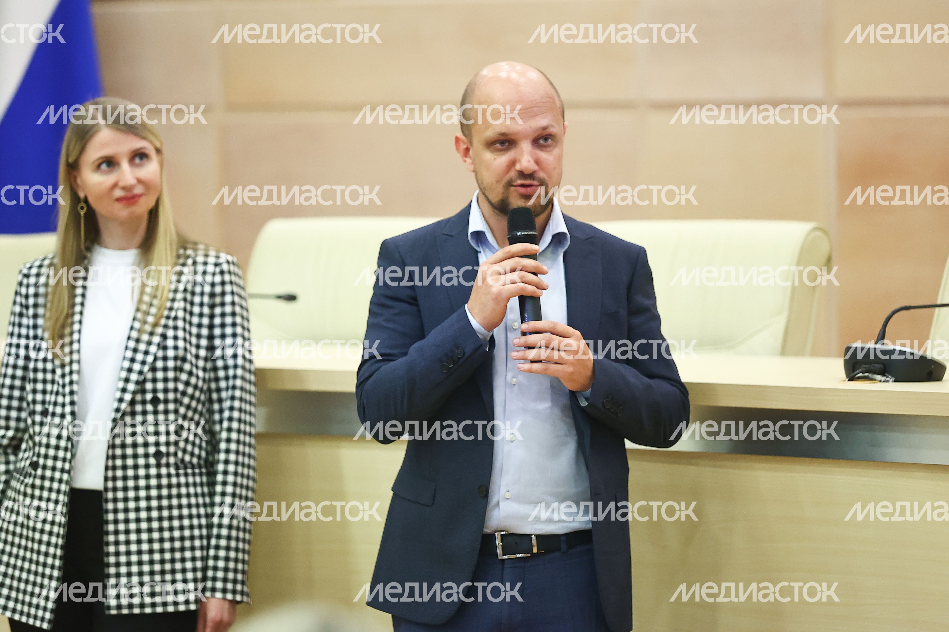 Подмосковным тренерам вручили сертификаты на покупку жилья по соципотеке Подмосковным тренерам вручили сертификаты на покупку жилья по соципотеке