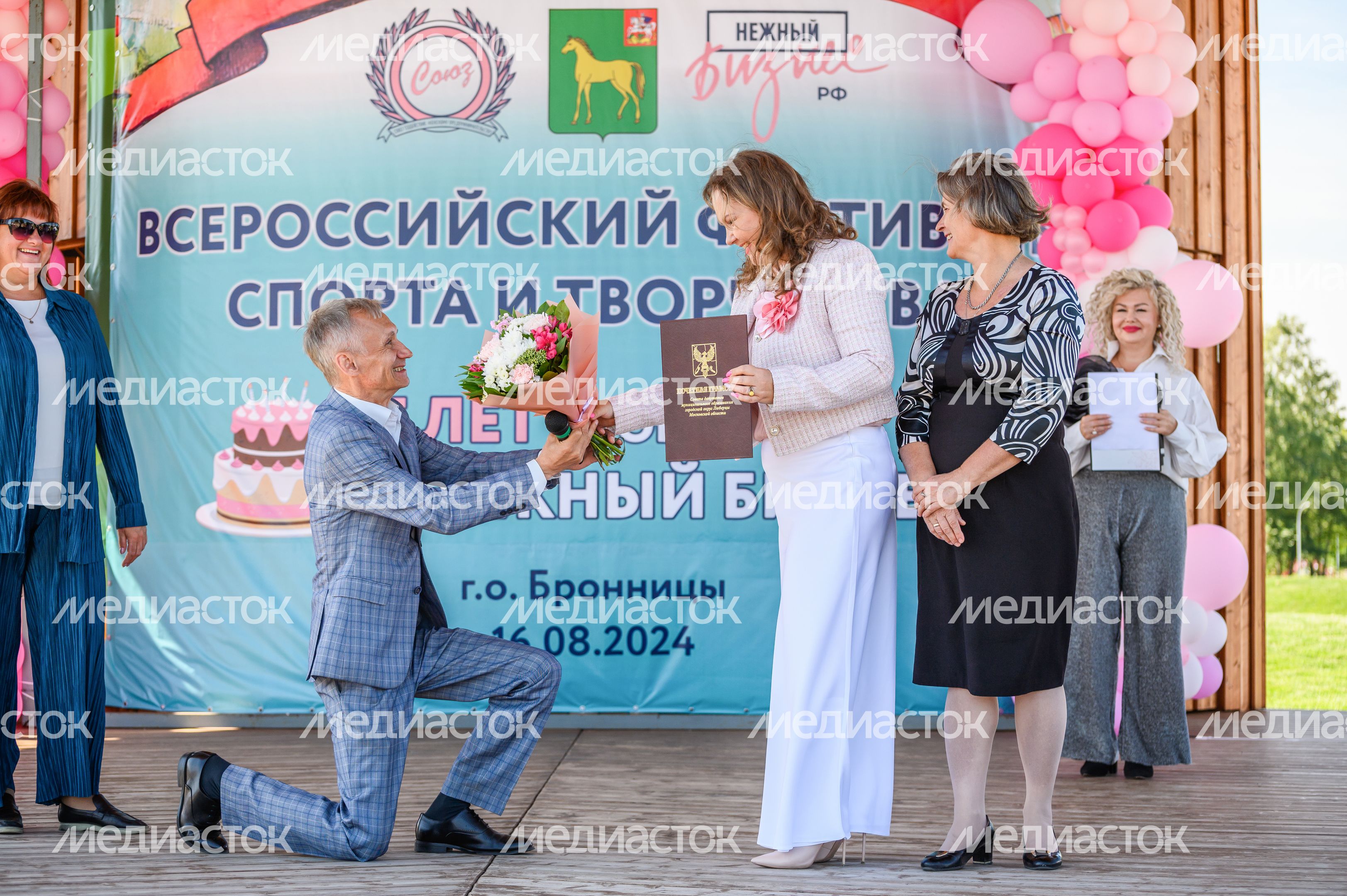 Почетную грамоту от Совета депутатов Люберец получила Наталья Муравьева, президент Союза "Содействие женскому предпринимательству" Почетную грамоту от Совета депутатов Люберец получила Наталья Муравьева, президент Союза "Содействие женскому предпринимательству"